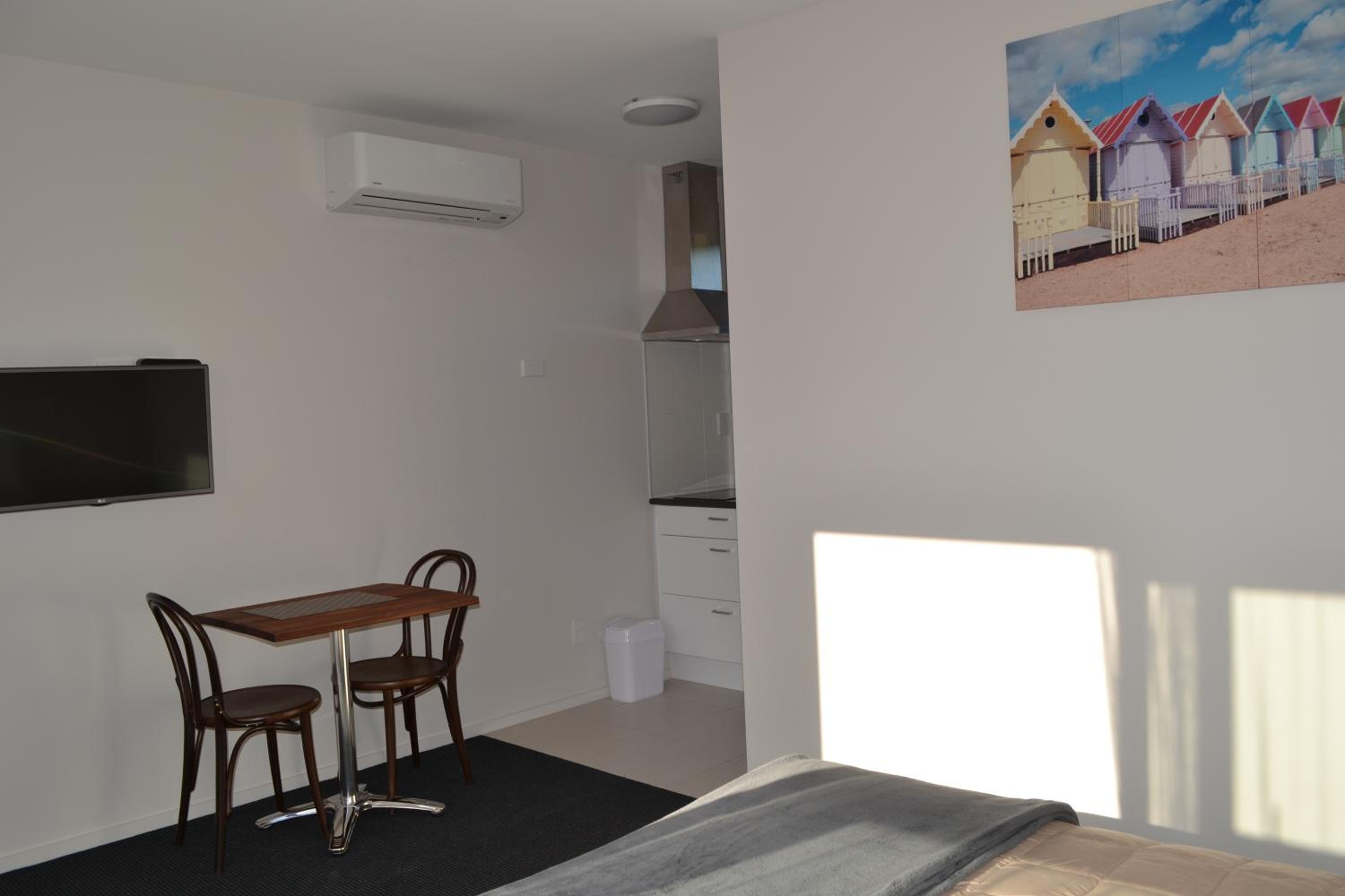 319 Addington Motel