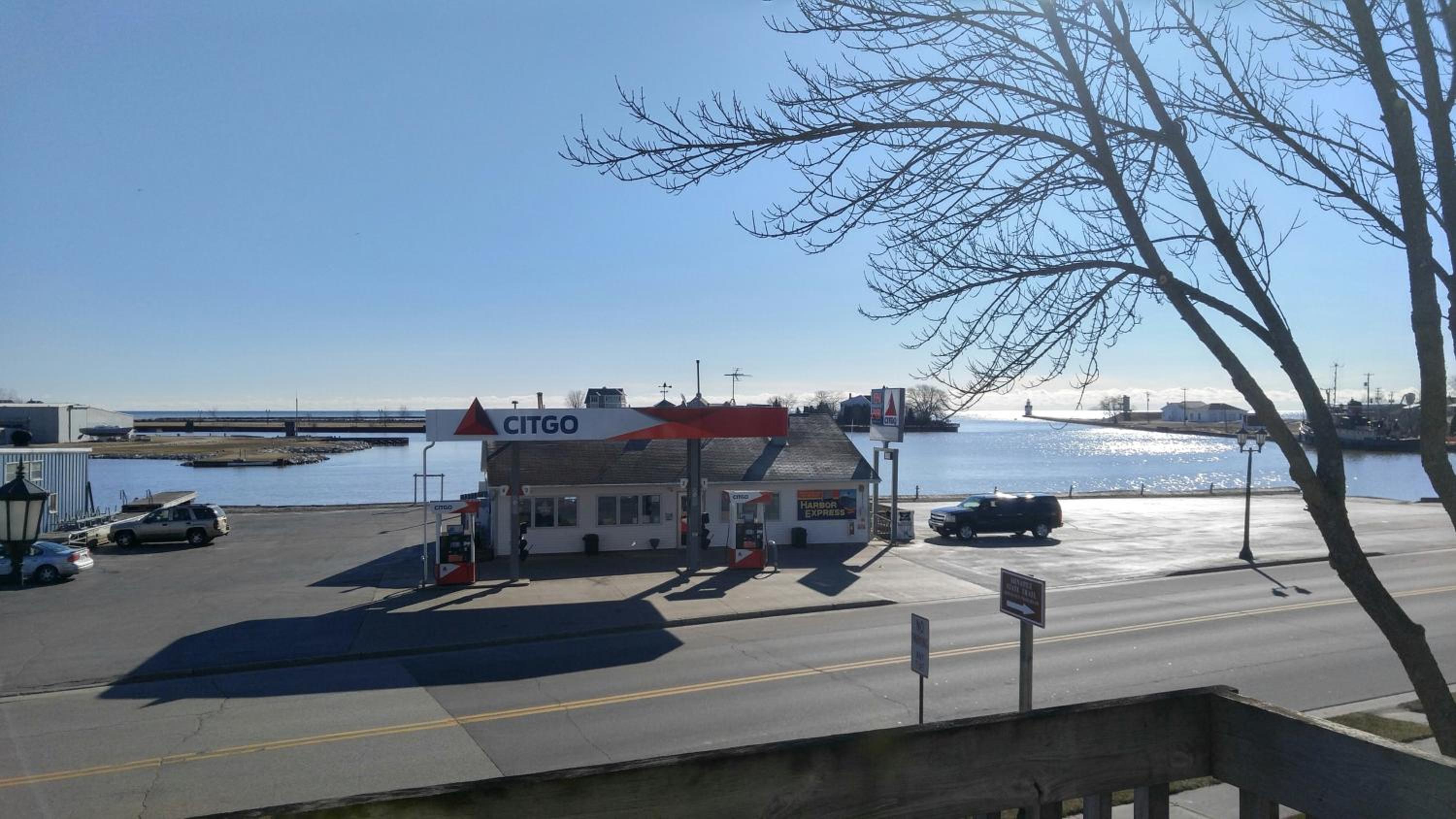 Harbor Lights Lodge