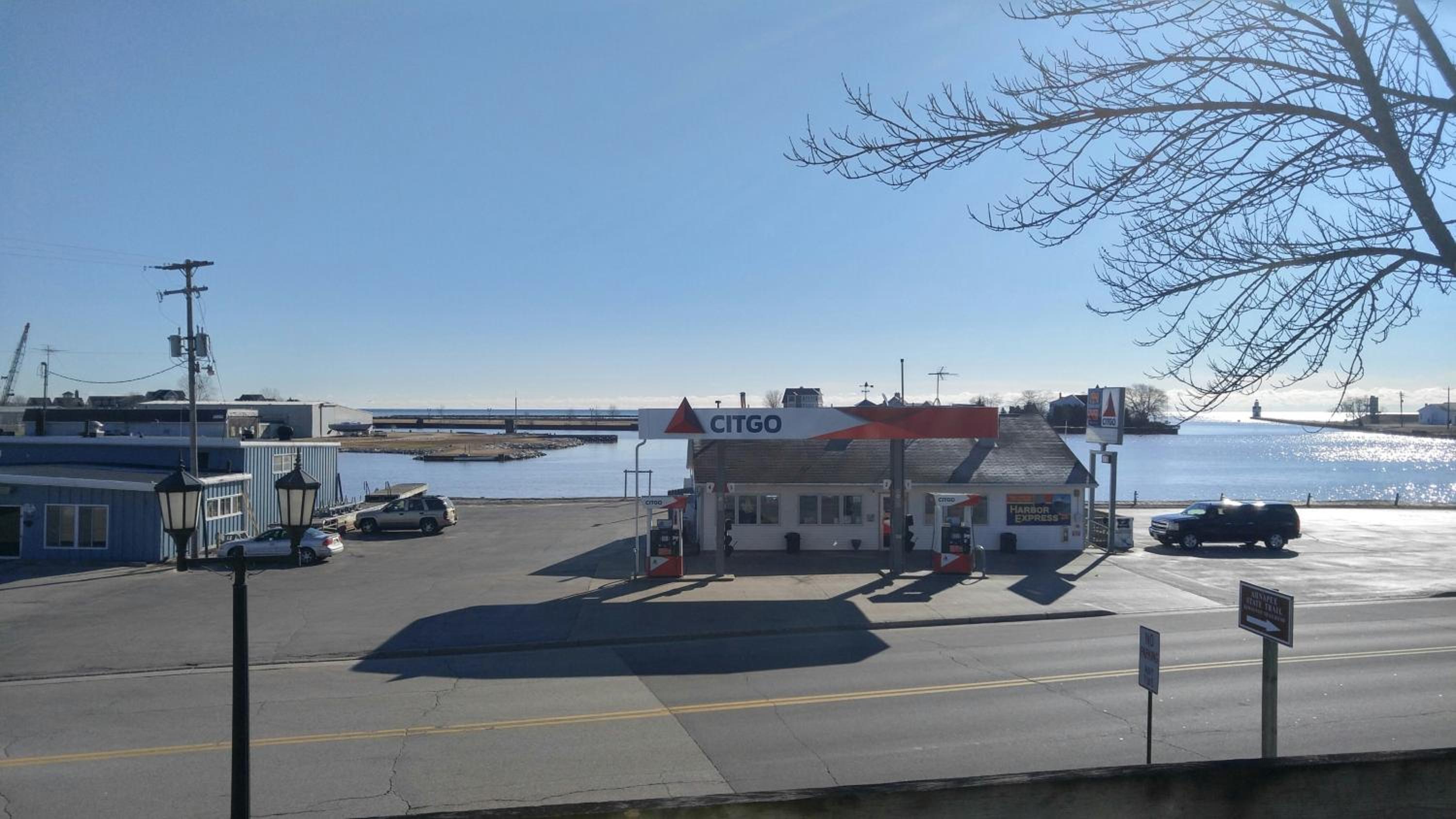 Harbor Lights Lodge