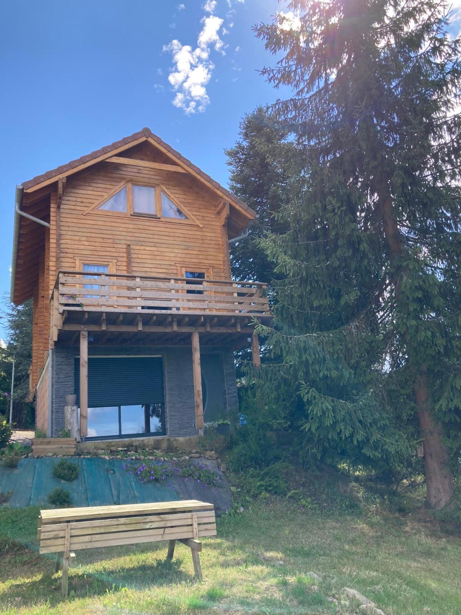 Chalet bois au calme, en lisière de forêt, balcons, sentiers balades Gérardmer & Alsace 
