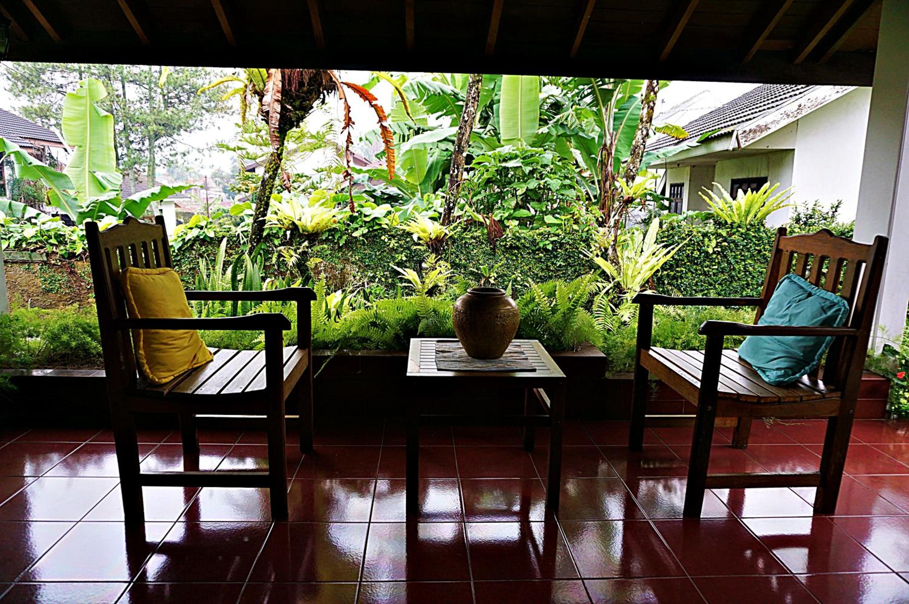 Holidayhome Alam Cipanas Puncak, Puncak - 21