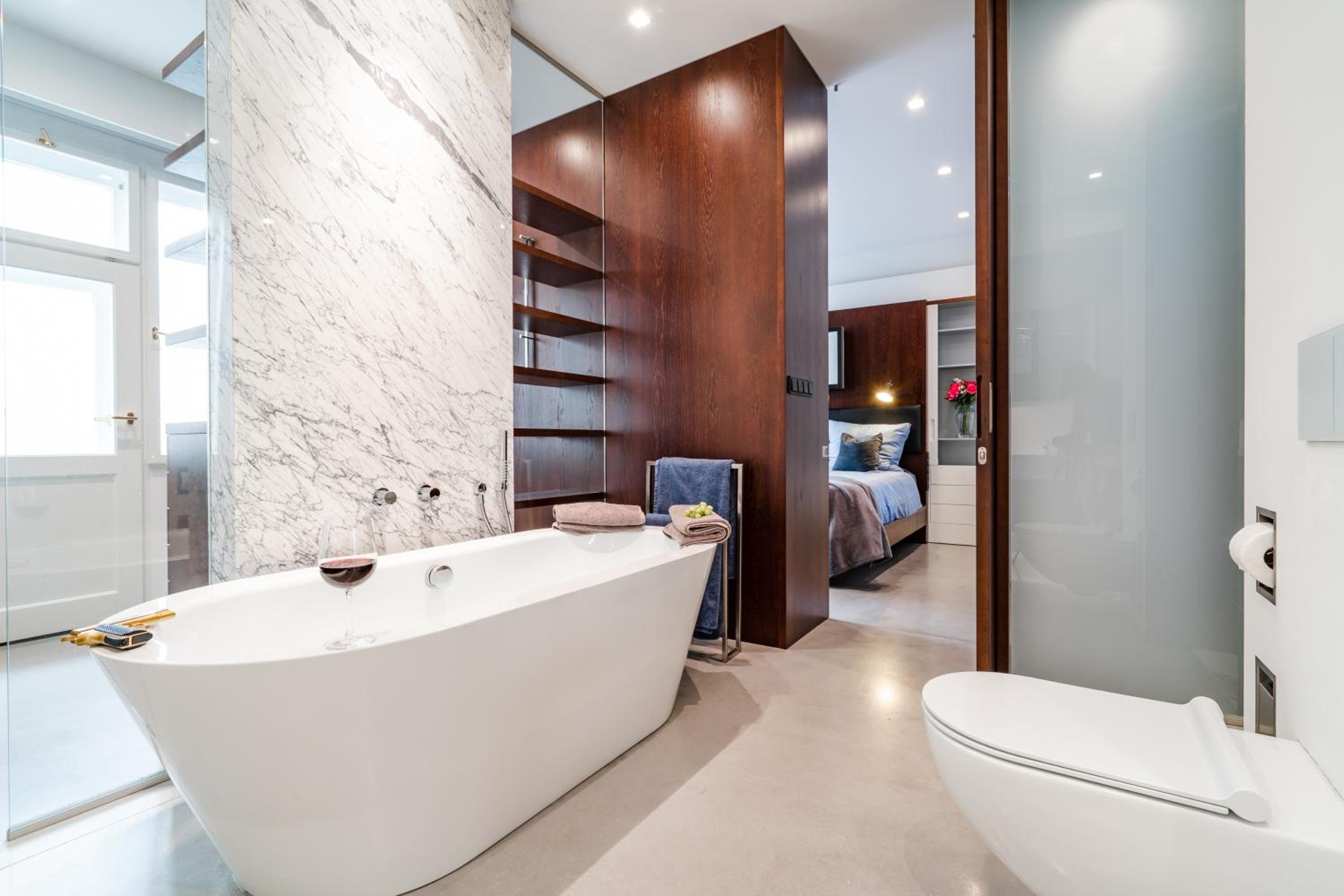 The Grand Krocínova Loft - Golden Bond Retreat