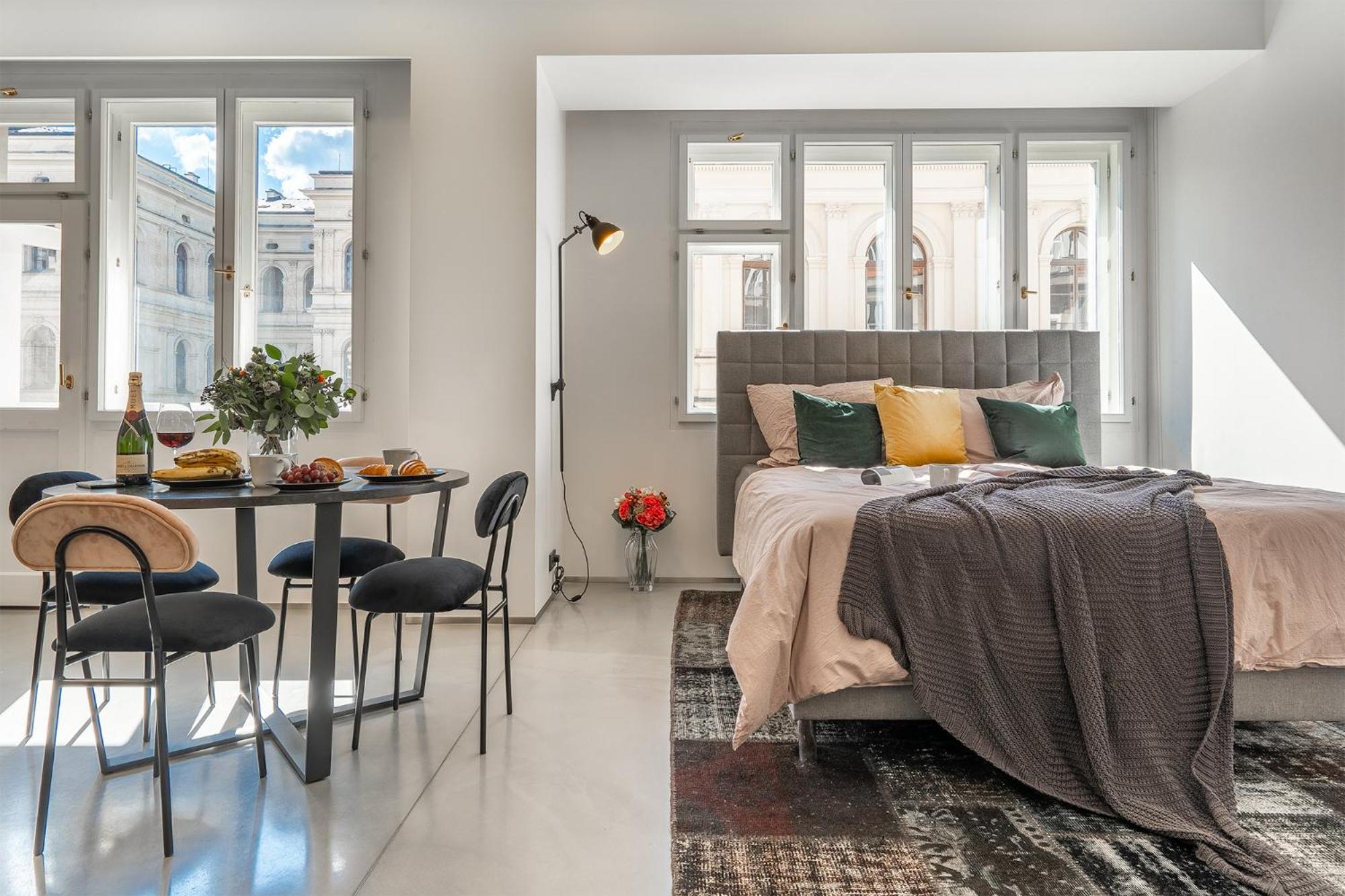 The Grand Krocínova Loft - Golden Bond Retreat