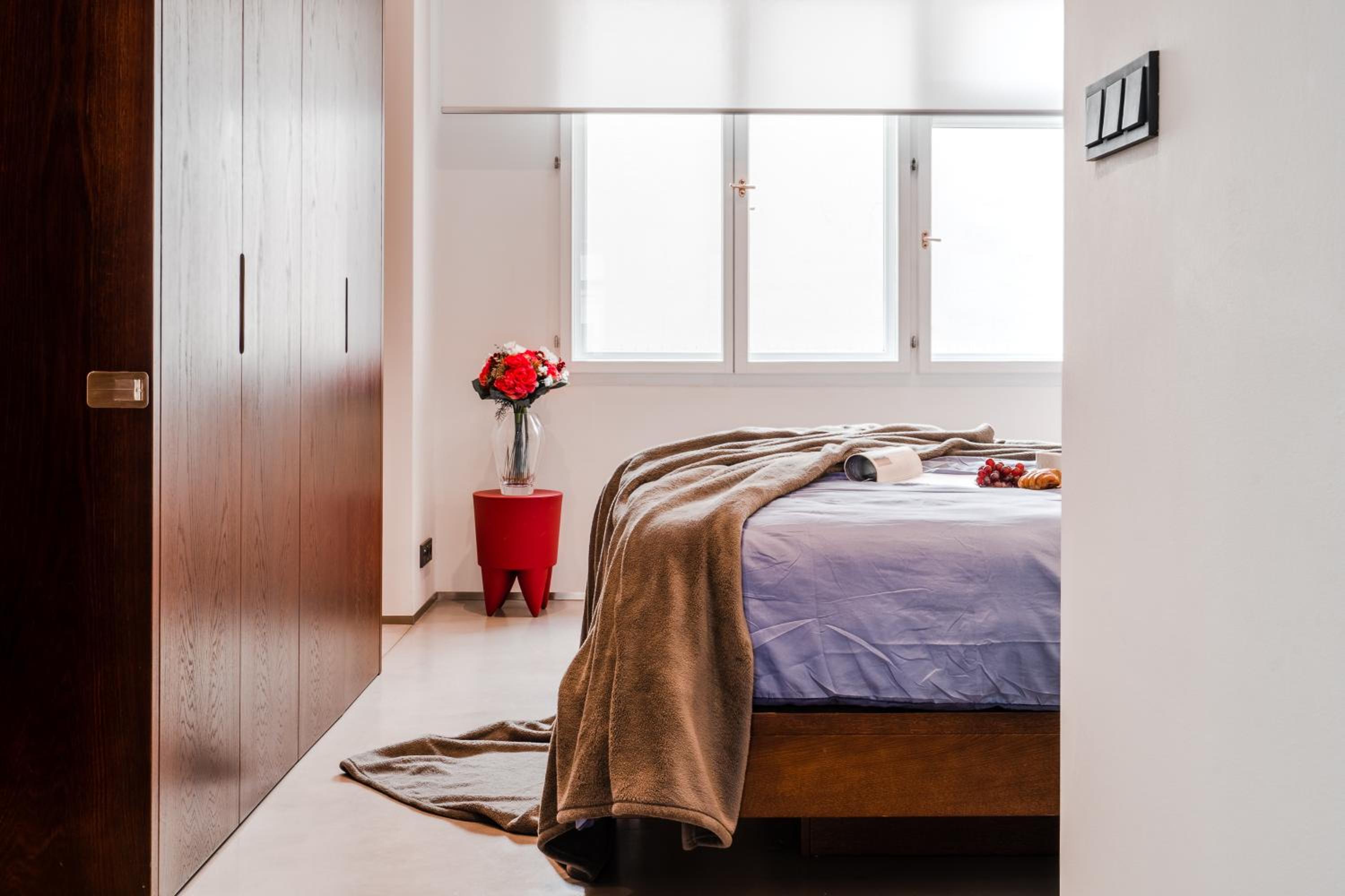 The Grand Krocínova Loft - Golden Bond Retreat