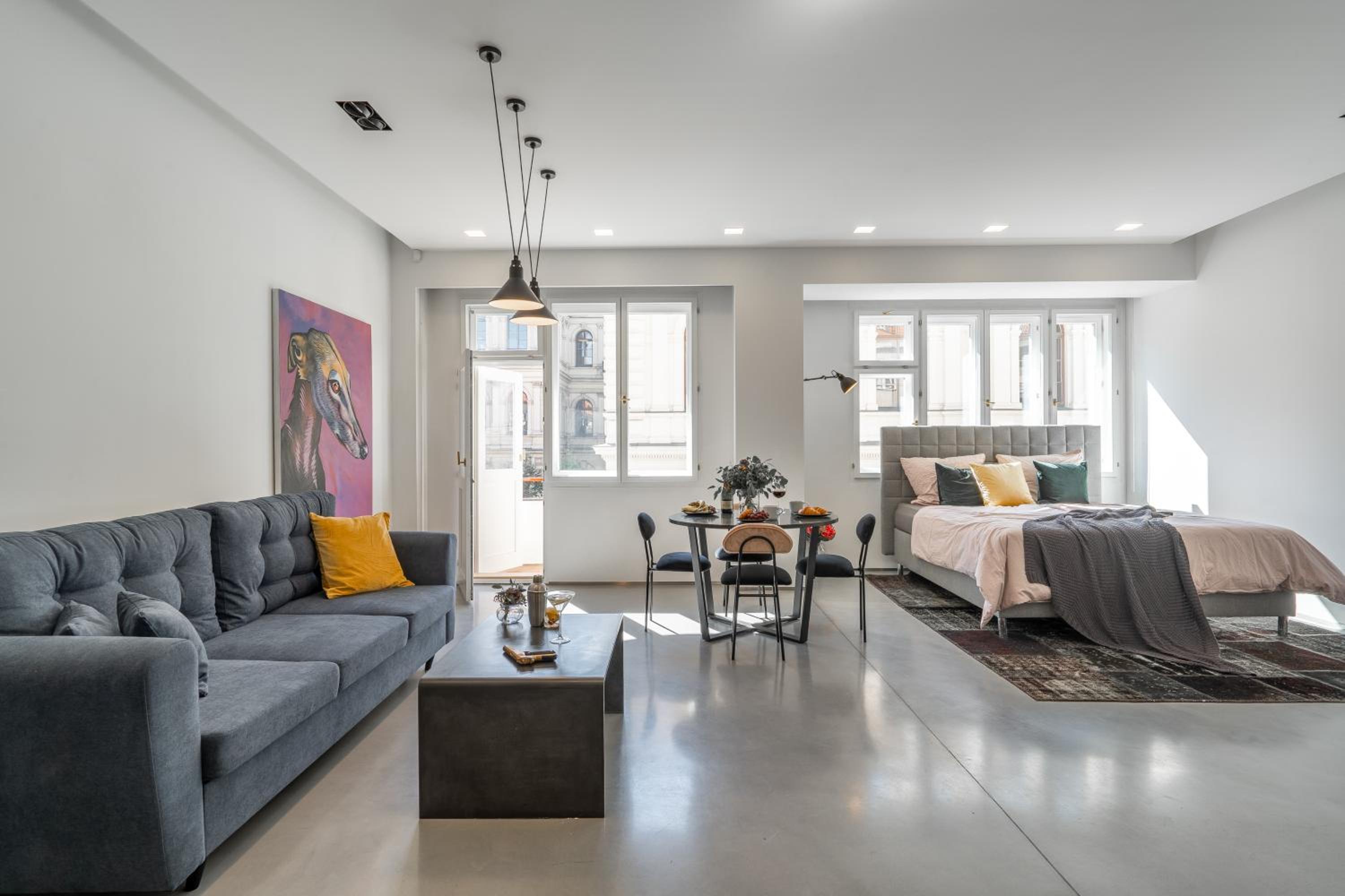 The Grand Krocínova Loft - Golden Bond Retreat