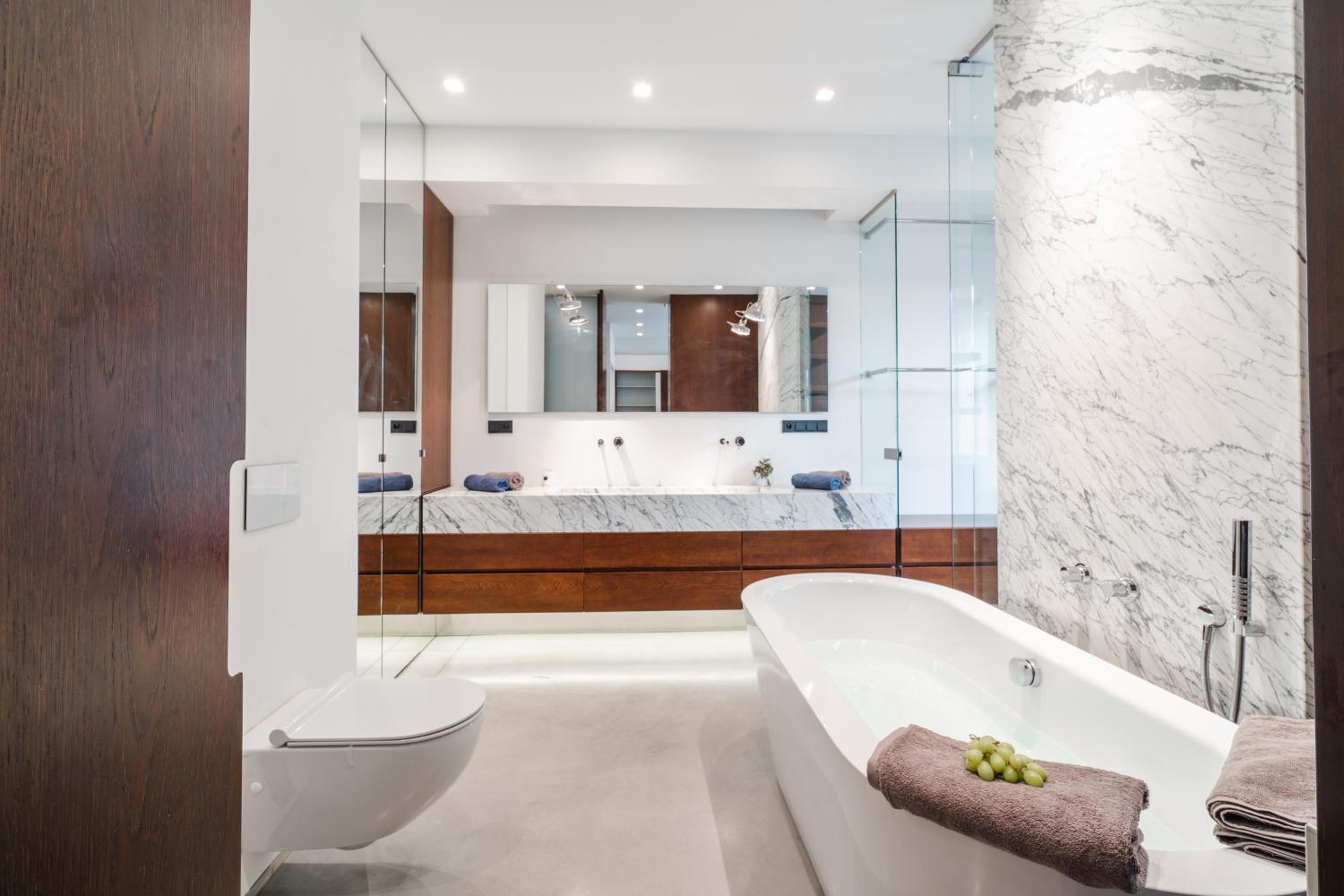 The Grand Krocínova Loft - Golden Bond Retreat