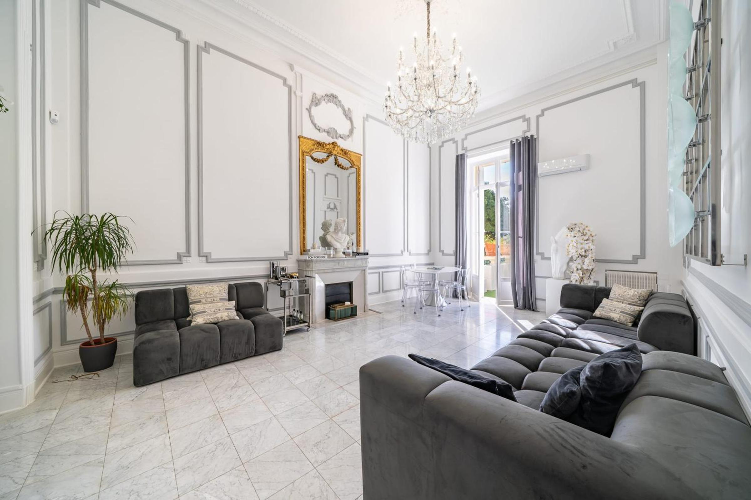 Prestige Cannes Alexandre III Terrace 2bdr by B'Your Home