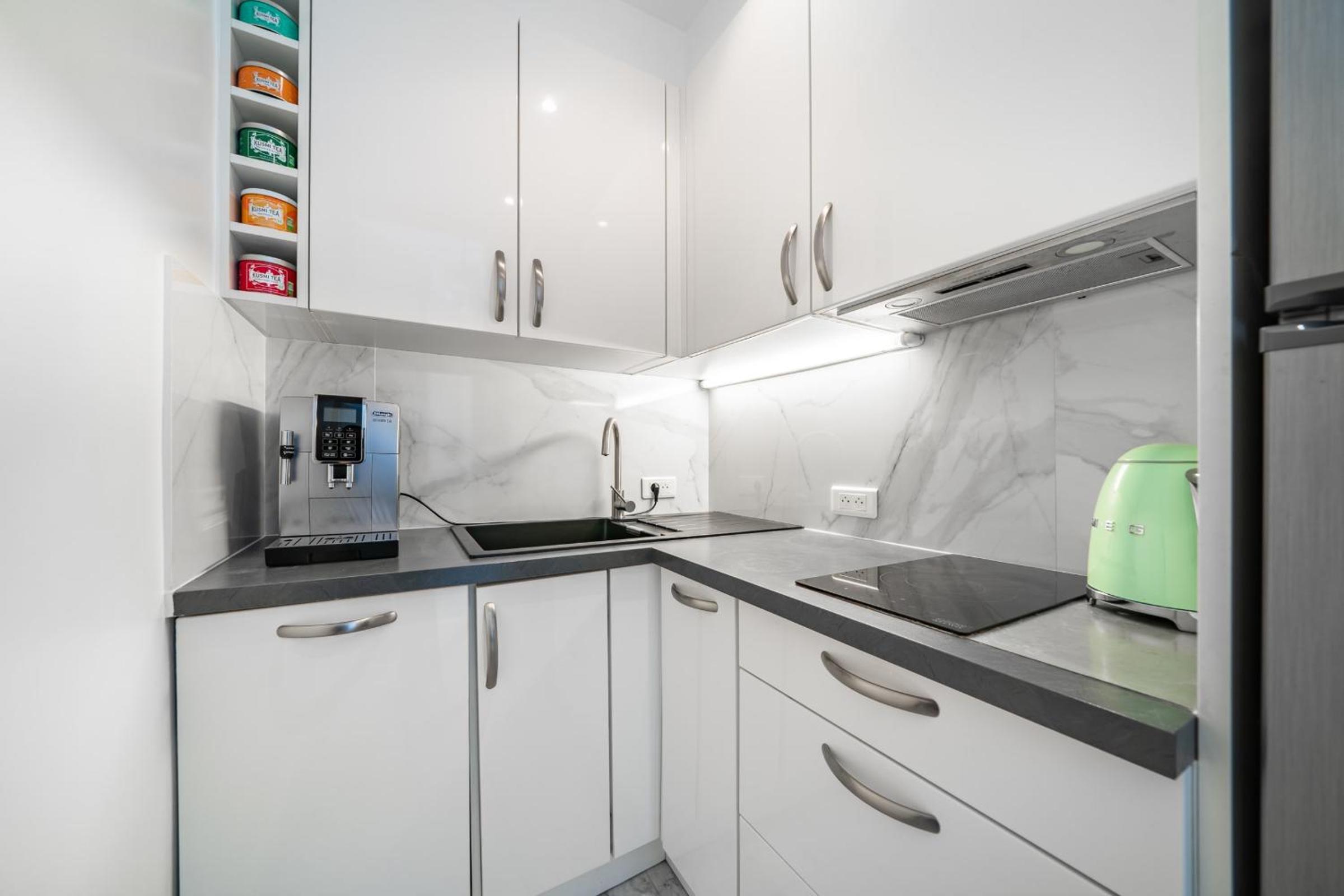 Prestige Cannes Alexandre III Terrace 2bdr by B'Your Home