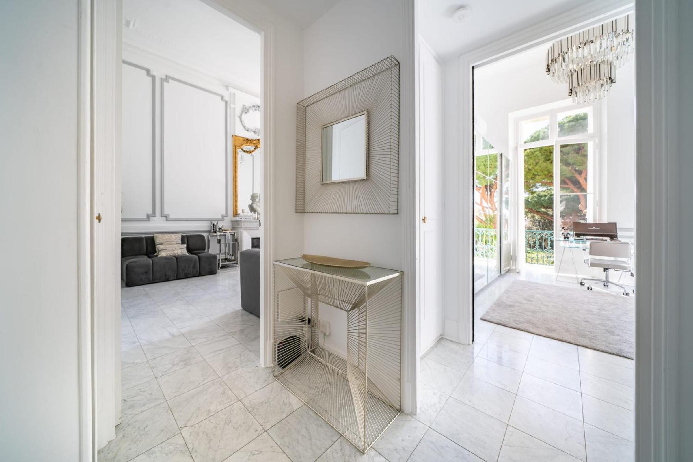 Prestige Cannes Alexandre III Terrace 2bdr by B'Your Home