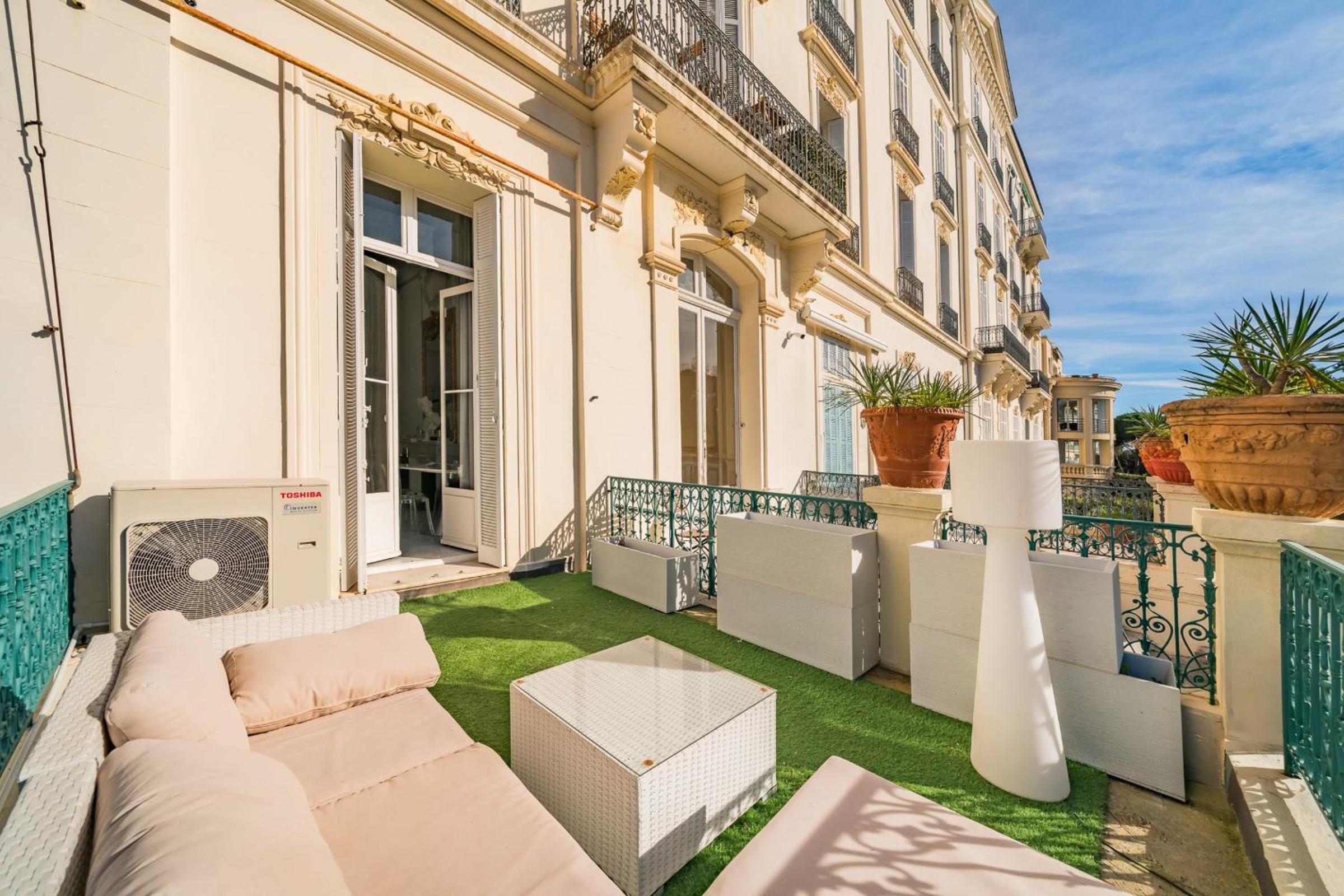 Prestige Cannes Alexandre III Terrace 2bdr by B'Your Home