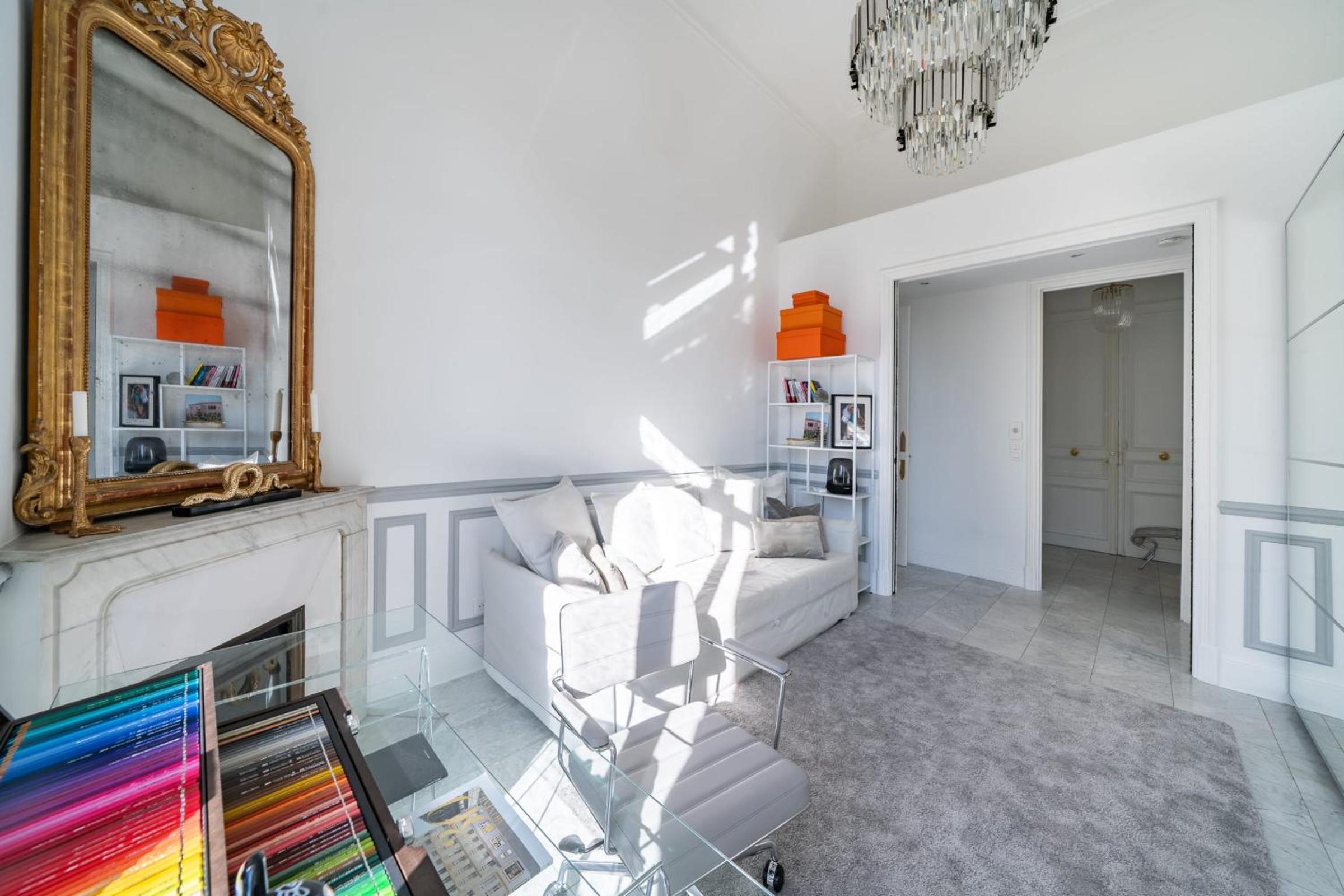 Prestige Cannes Alexandre III Terrace 2bdr by B'Your Home