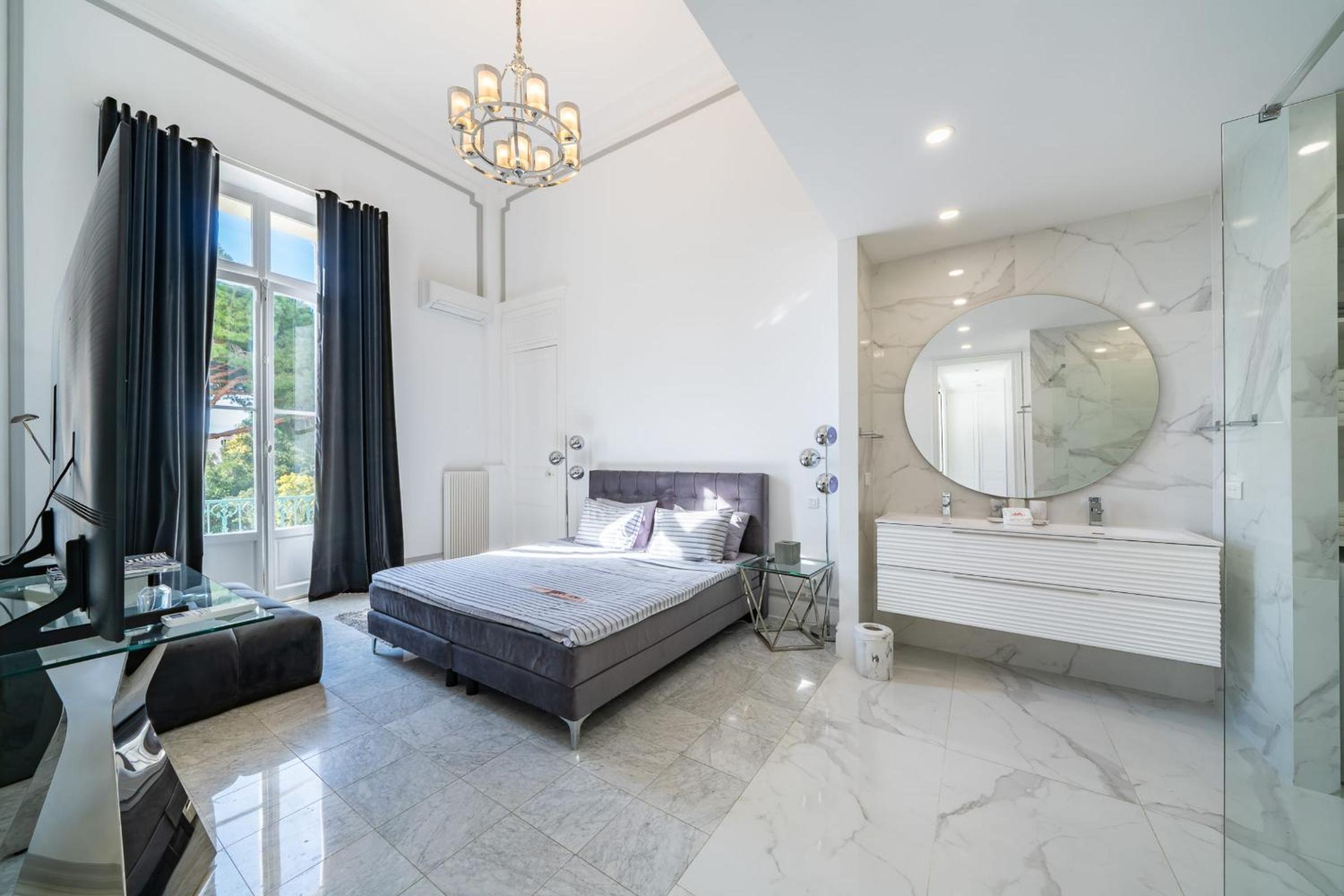 Prestige Cannes Alexandre III Terrace 2bdr by B'Your Home