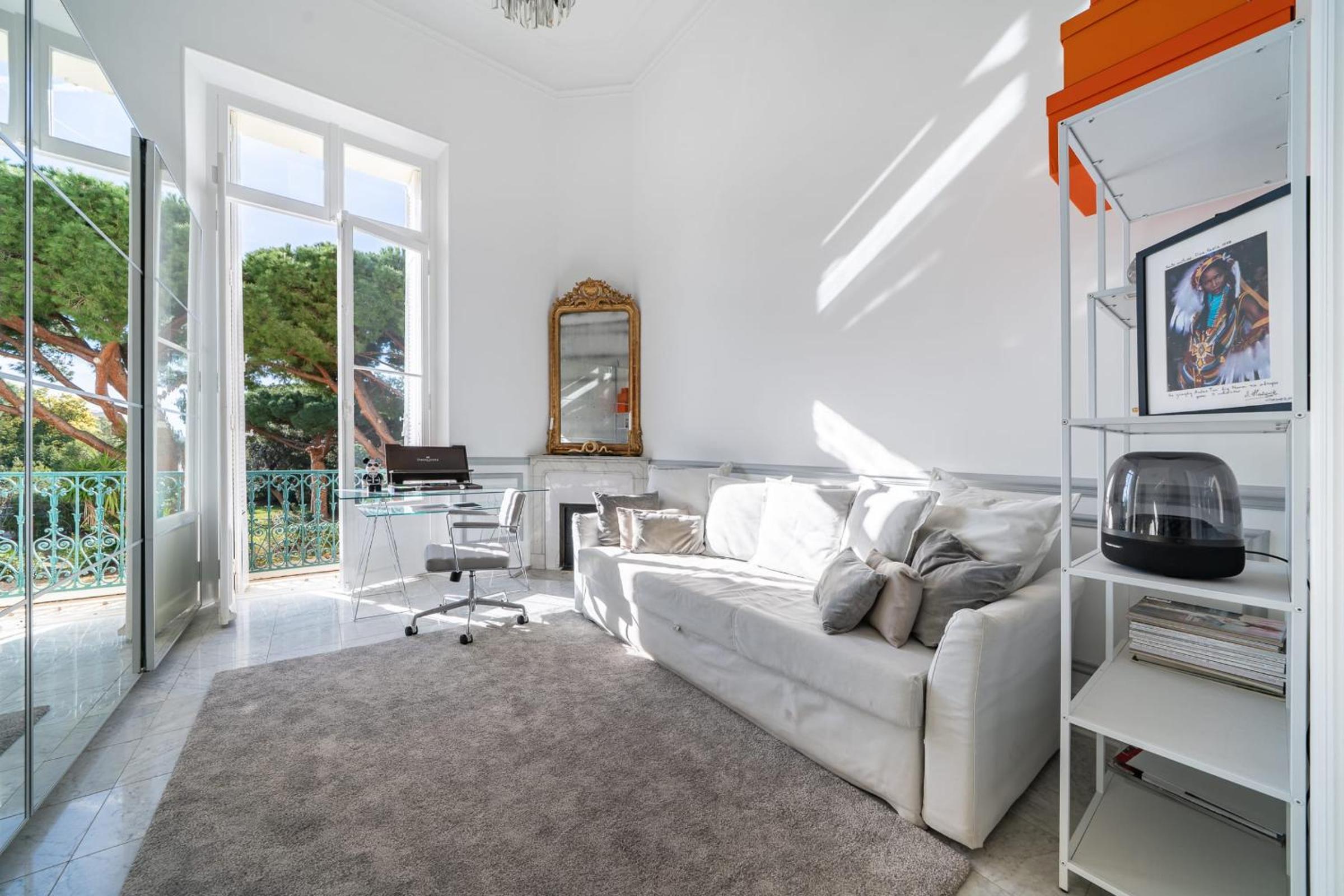 Prestige Cannes Alexandre III Terrace 2bdr by B'Your Home