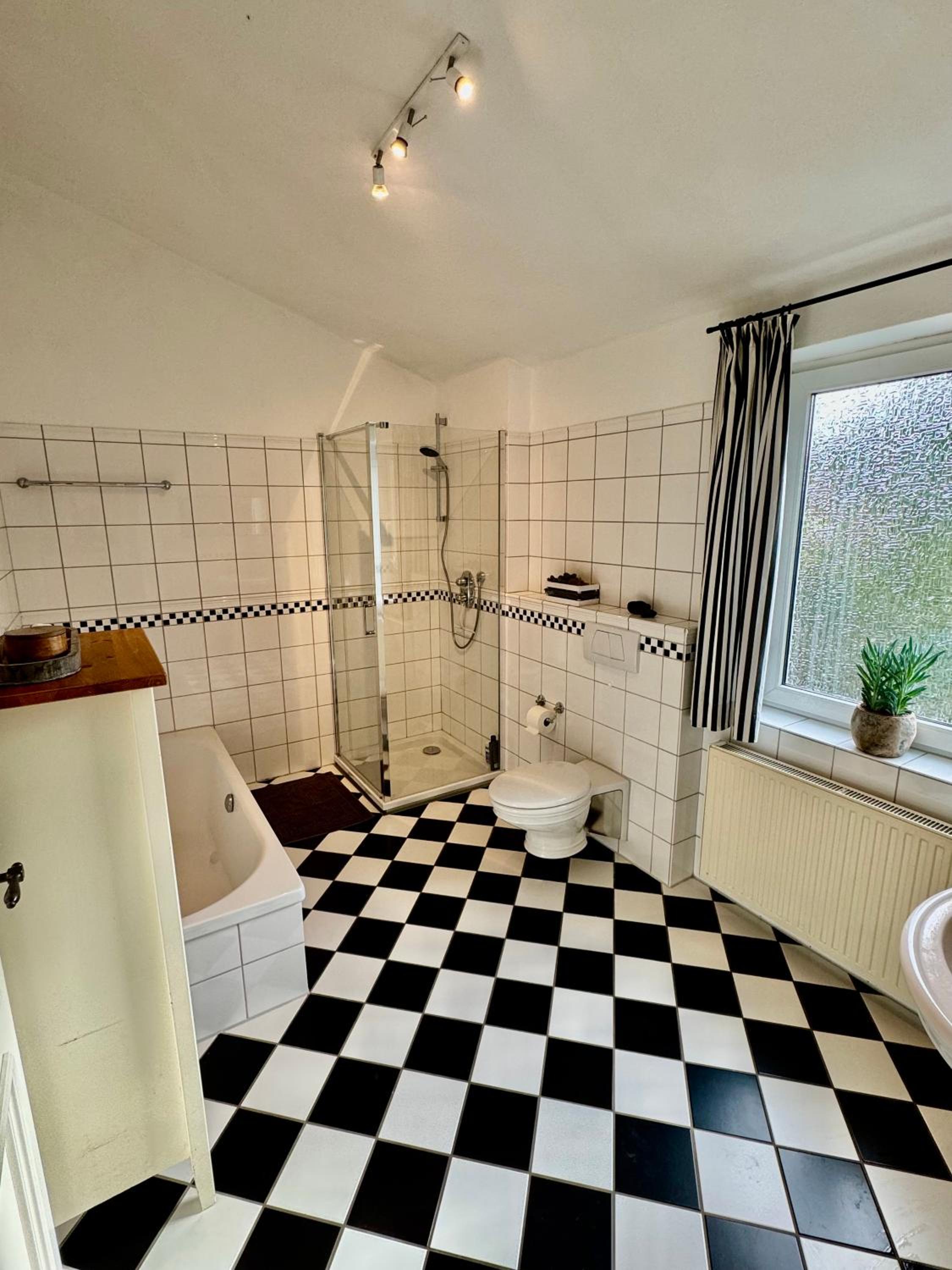 K4 Wohnung mit Gartenblick