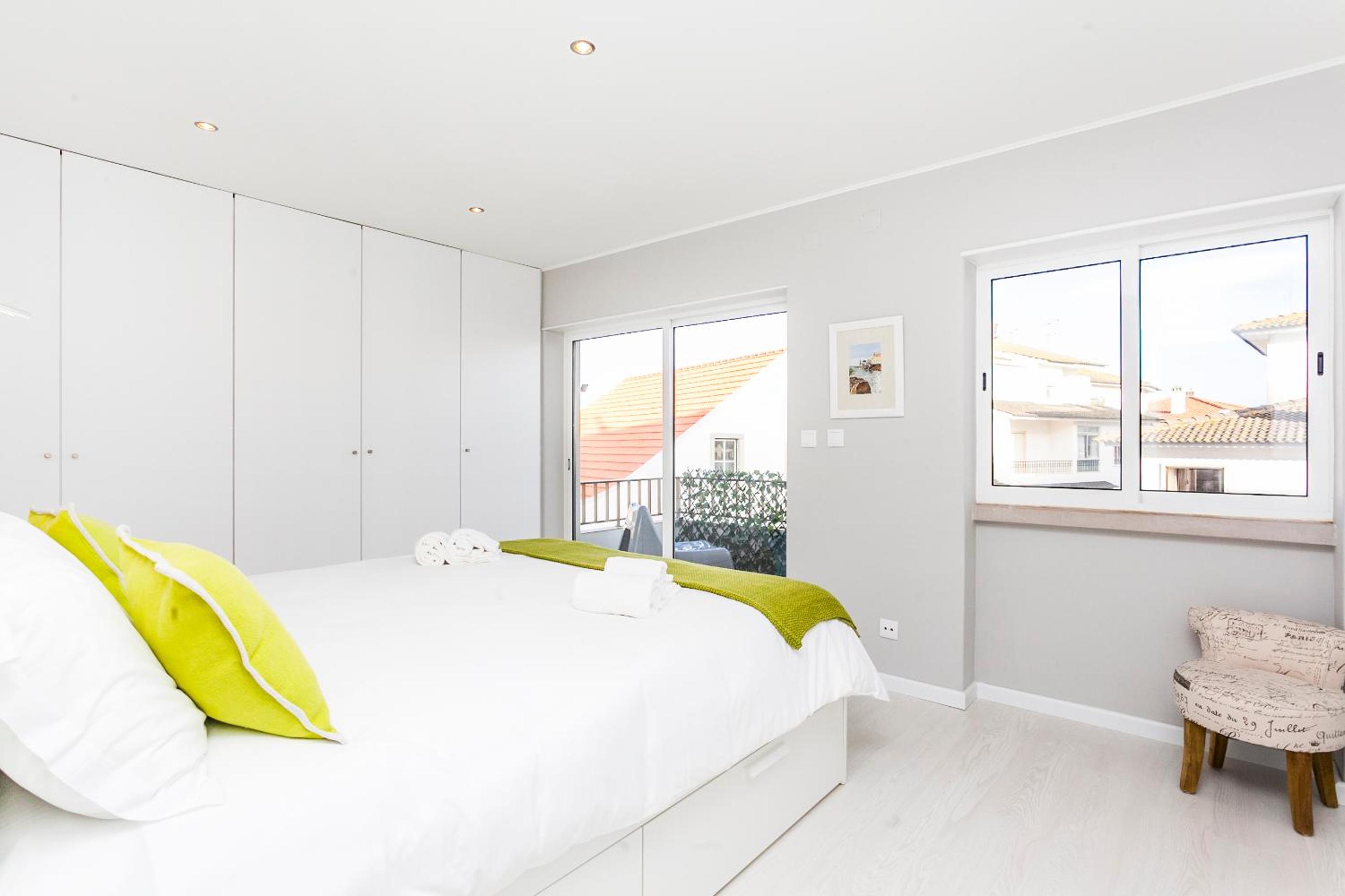 Bright Visconde Apartment view 5
