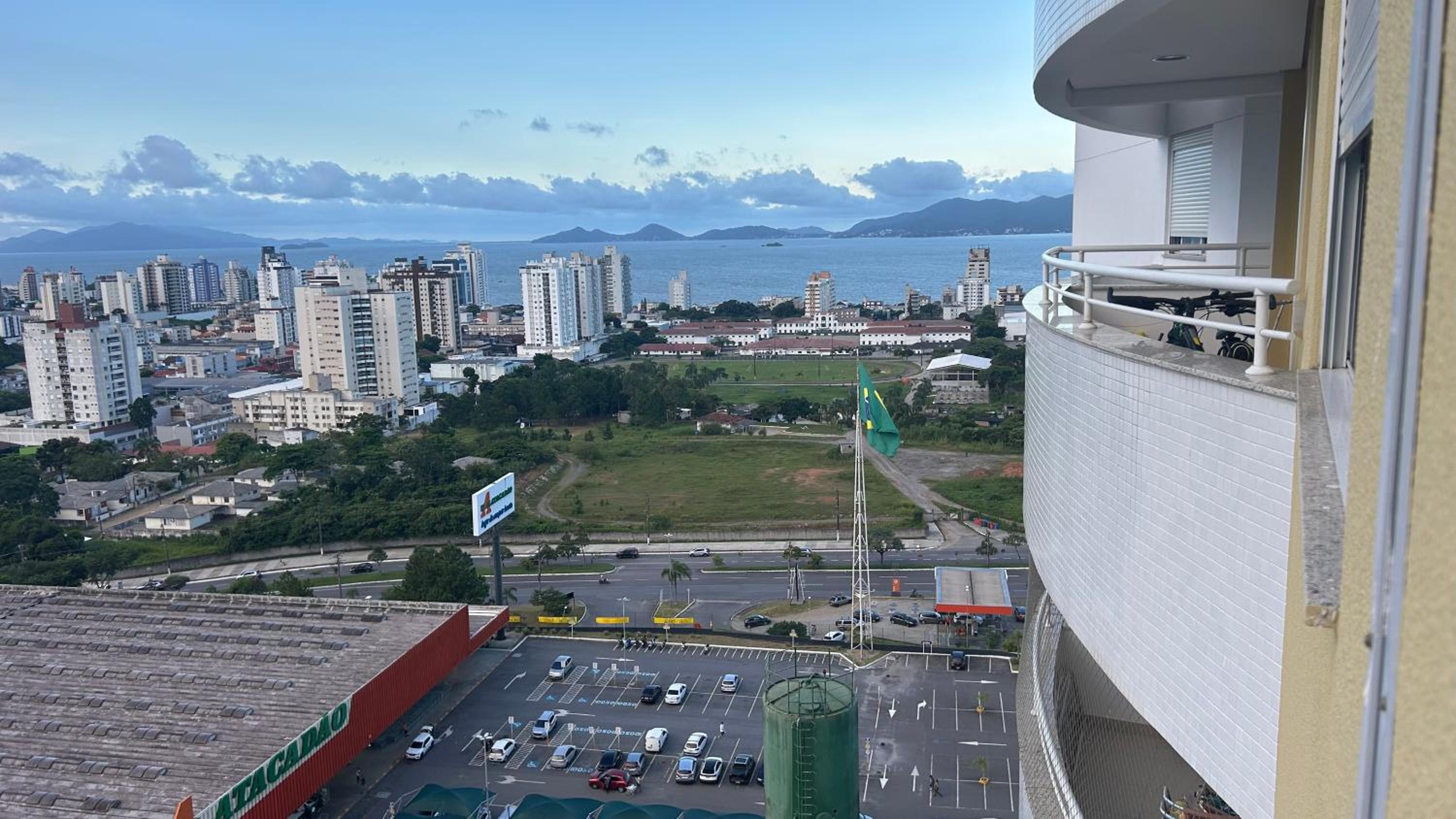 Condomínio próximo a ponte Hercílio Luz