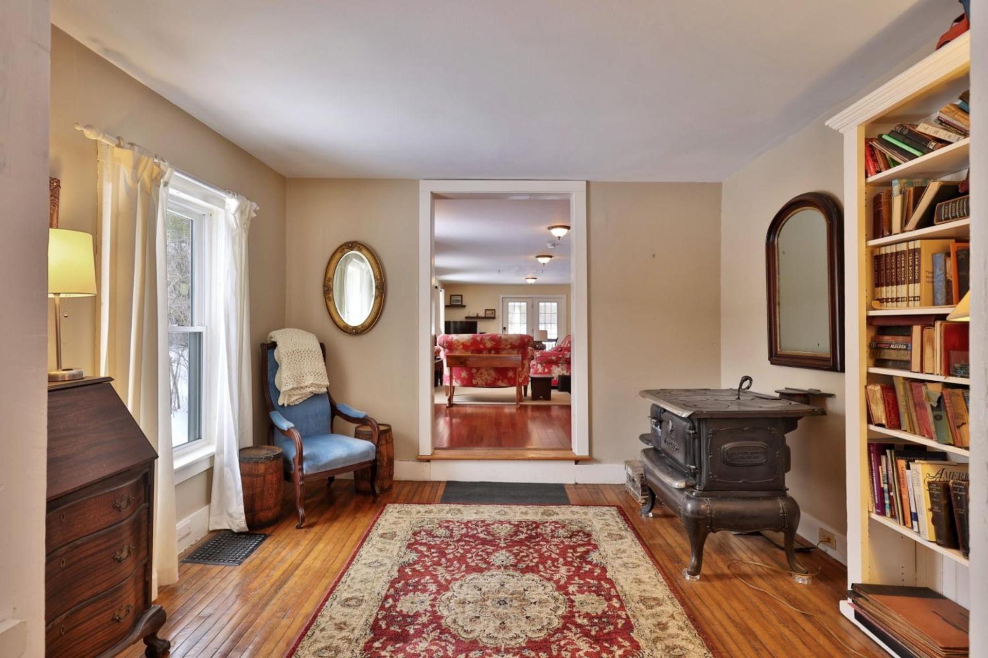 Chittenden Farmhouse - Historic 4BR, 2BA, 20 Min to Skiing, 7 Min to Mountaintop Resort