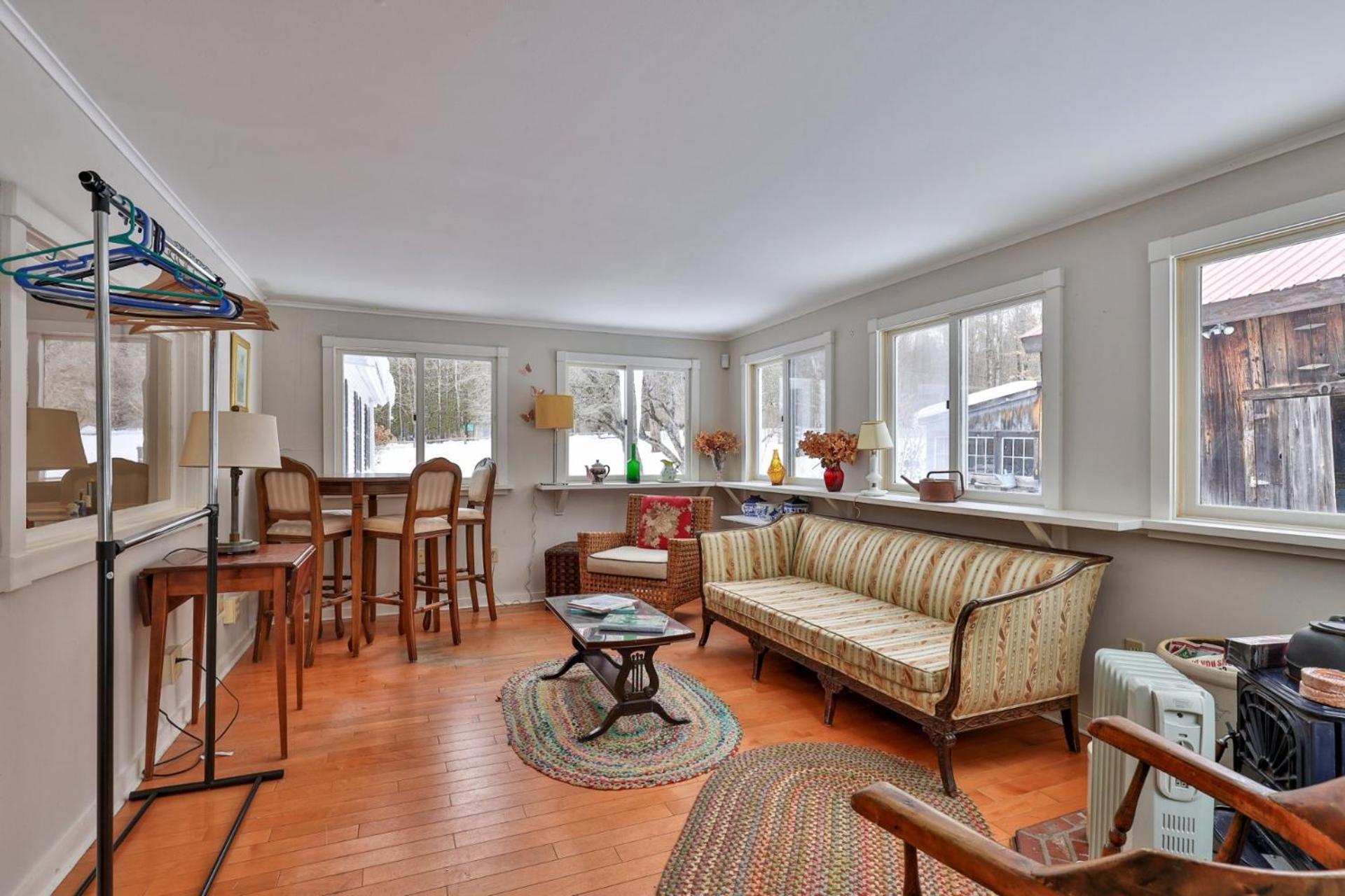 Chittenden Farmhouse - Historic 4BR, 2BA, 20 Min to Skiing, 7 Min to Mountaintop Resort