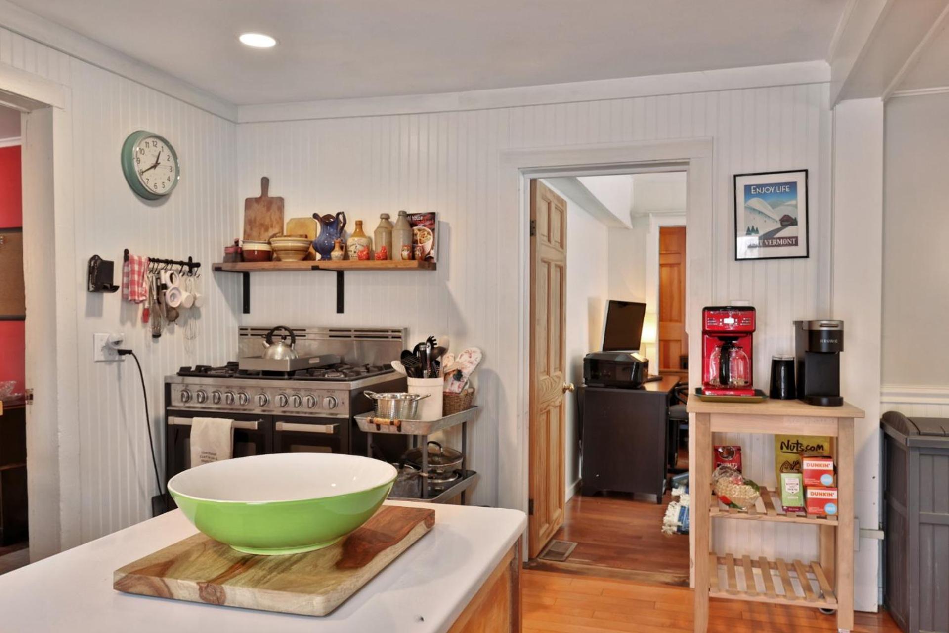 Chittenden Farmhouse - Historic 4BR, 2BA, 20 Min to Skiing, 7 Min to Mountaintop Resort