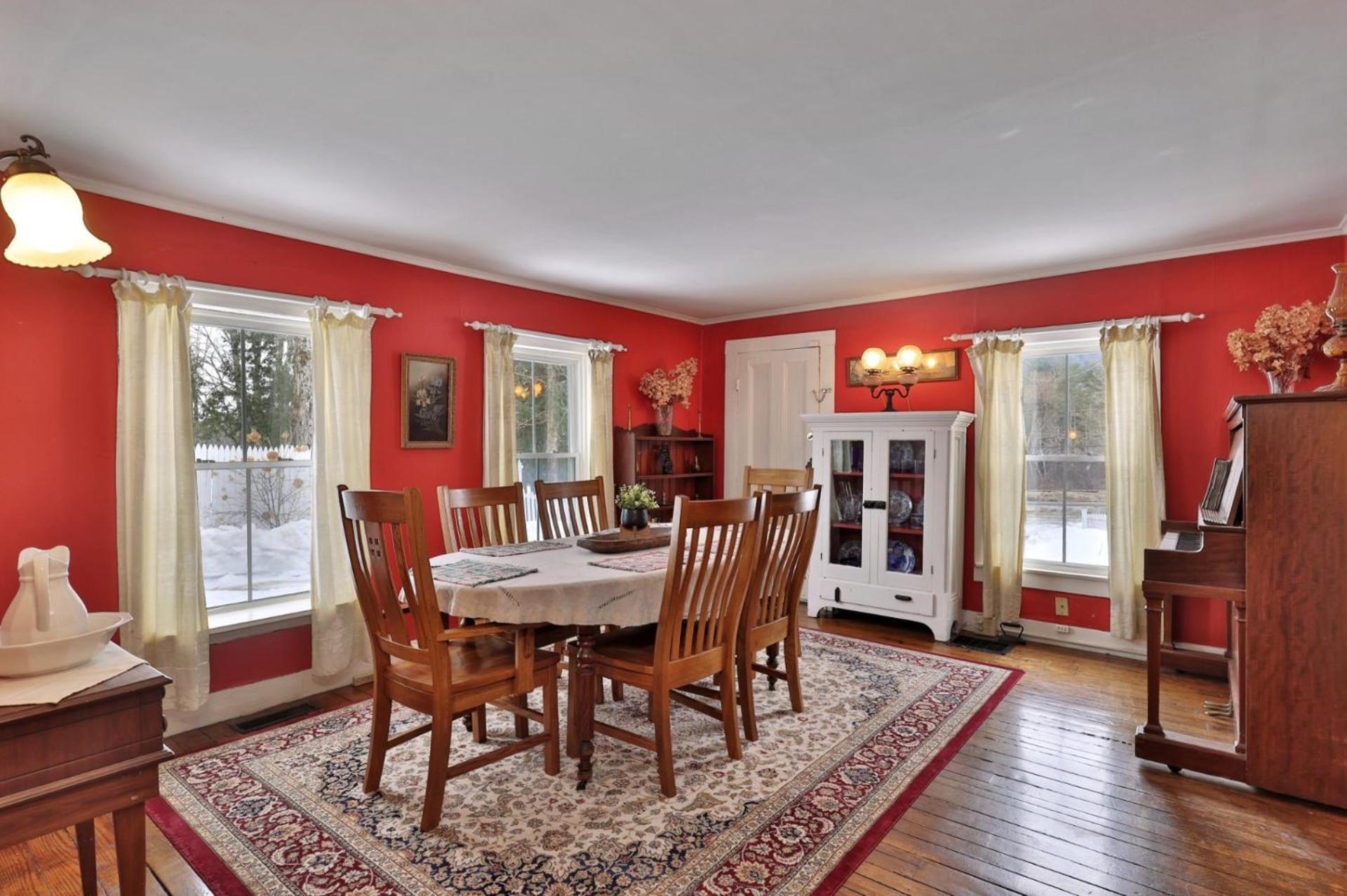 Chittenden Farmhouse - Historic 4BR, 2BA, 20 Min to Skiing, 7 Min to Mountaintop Resort