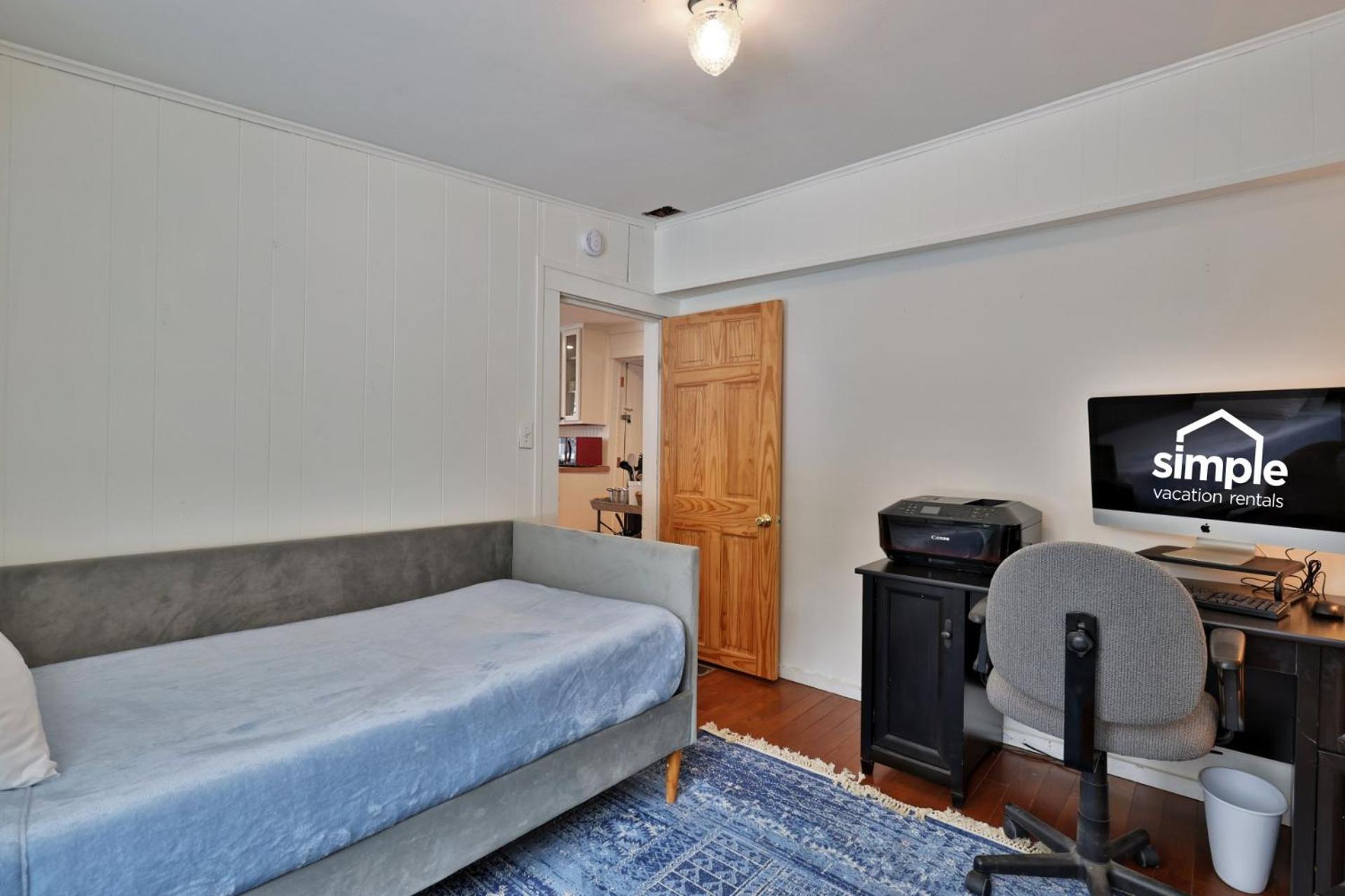 Chittenden Farmhouse - Historic 4BR, 2BA, 20 Min to Skiing, 7 Min to Mountaintop Resort