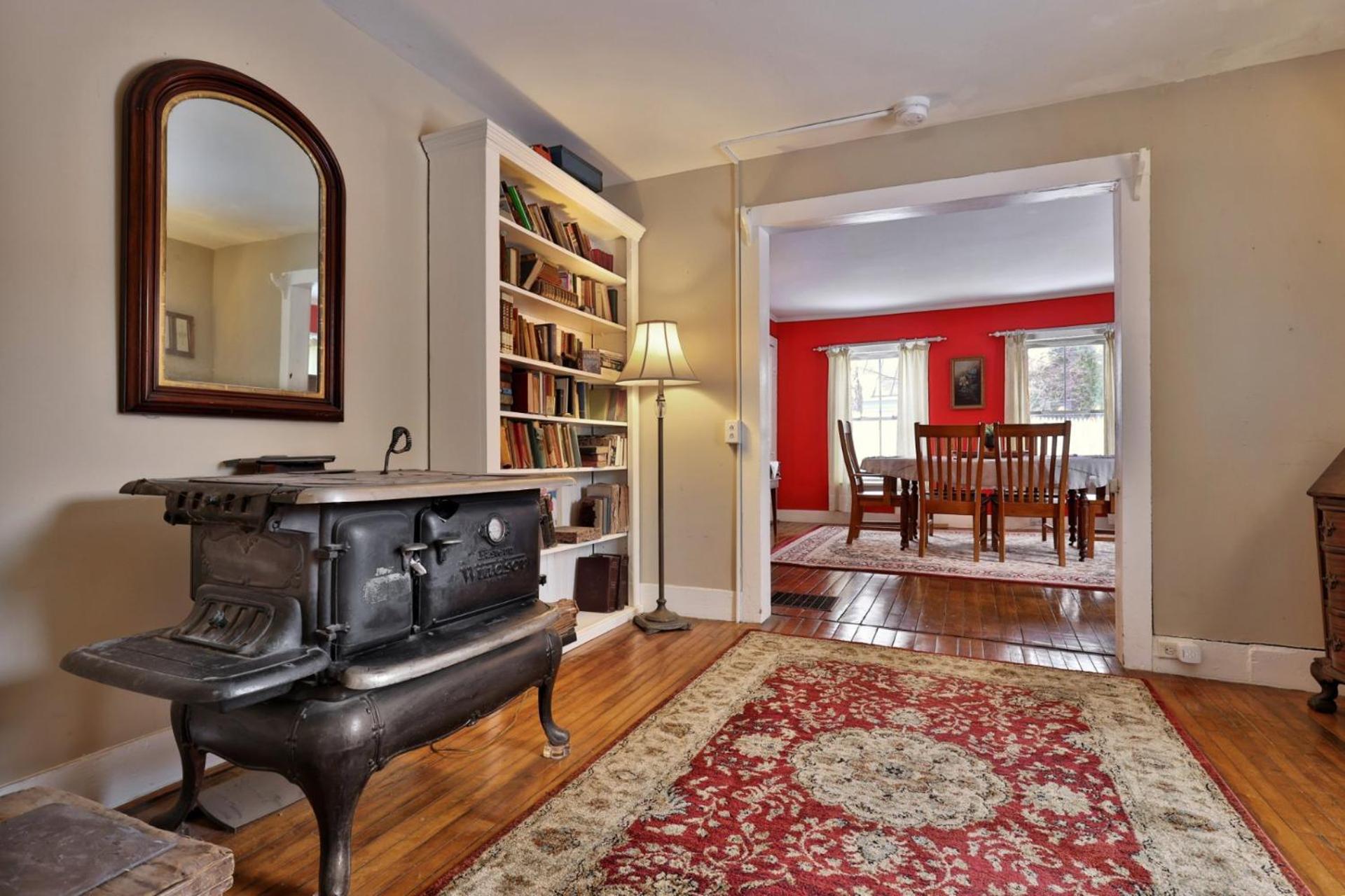 Chittenden Farmhouse - Historic 4BR, 2BA, 20 Min to Skiing, 7 Min to Mountaintop Resort
