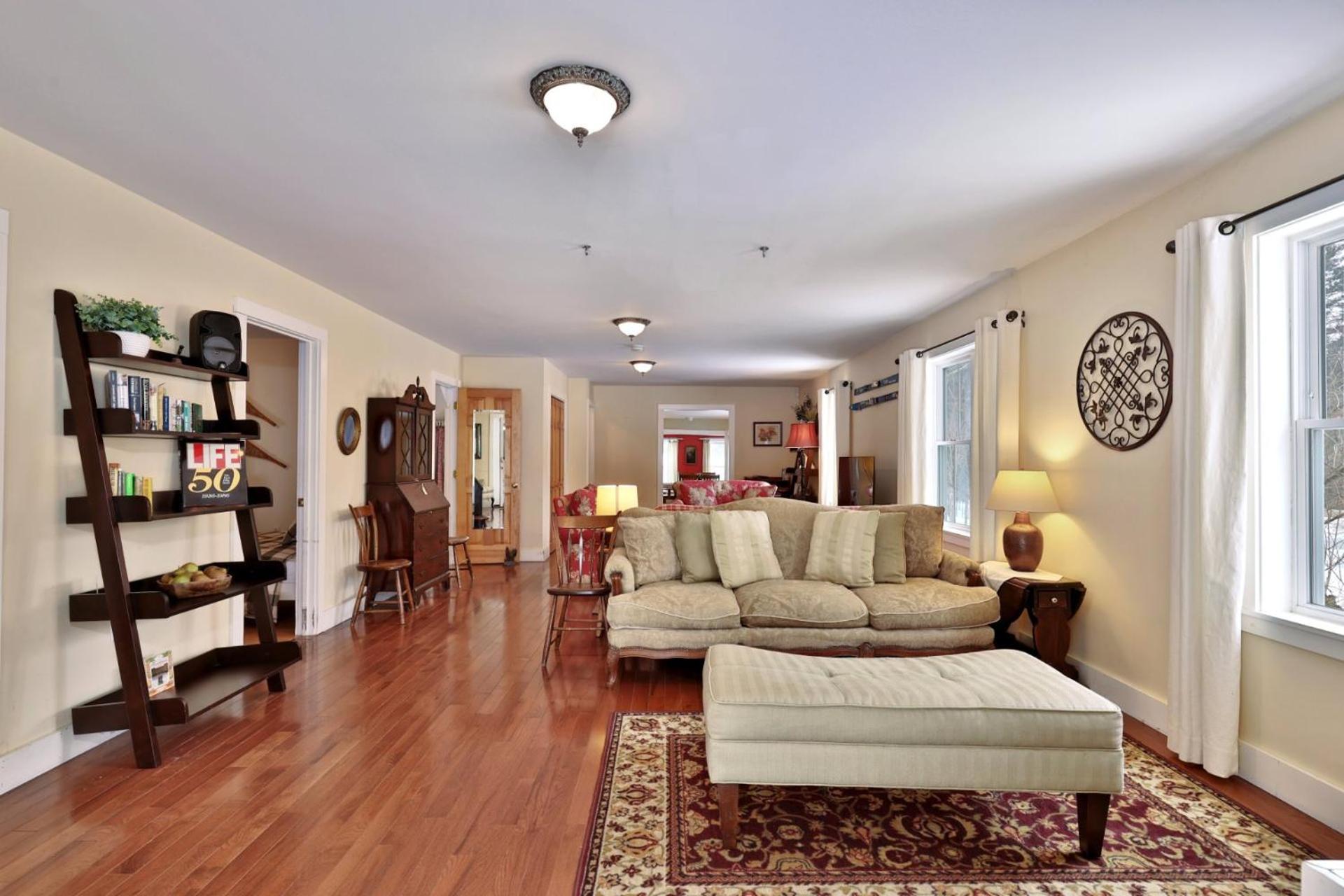 Chittenden Farmhouse - Historic 4BR, 2BA, 20 Min to Skiing, 7 Min to Mountaintop Resort