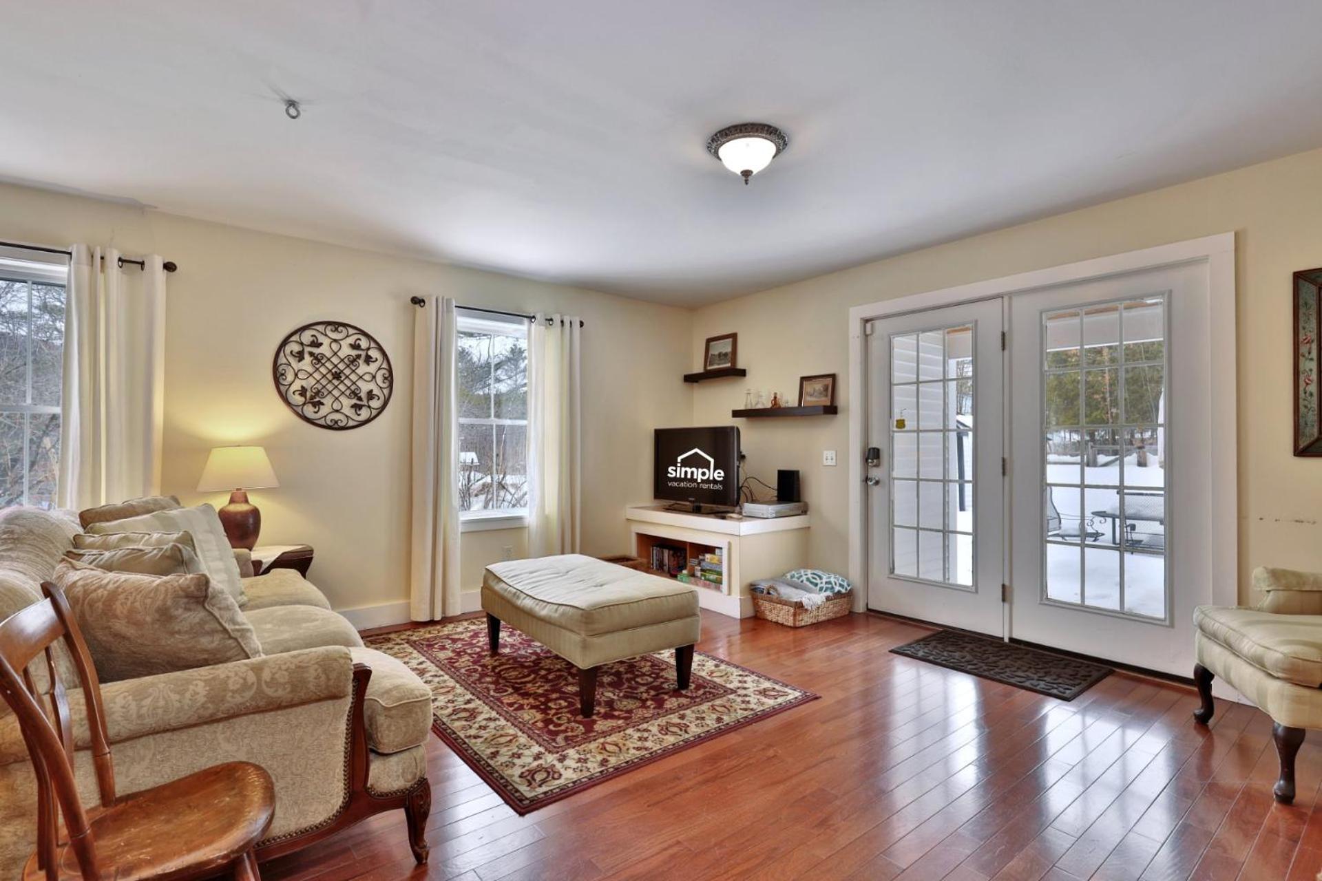 Chittenden Farmhouse - Historic 4BR, 2BA, 20 Min to Skiing, 7 Min to Mountaintop Resort