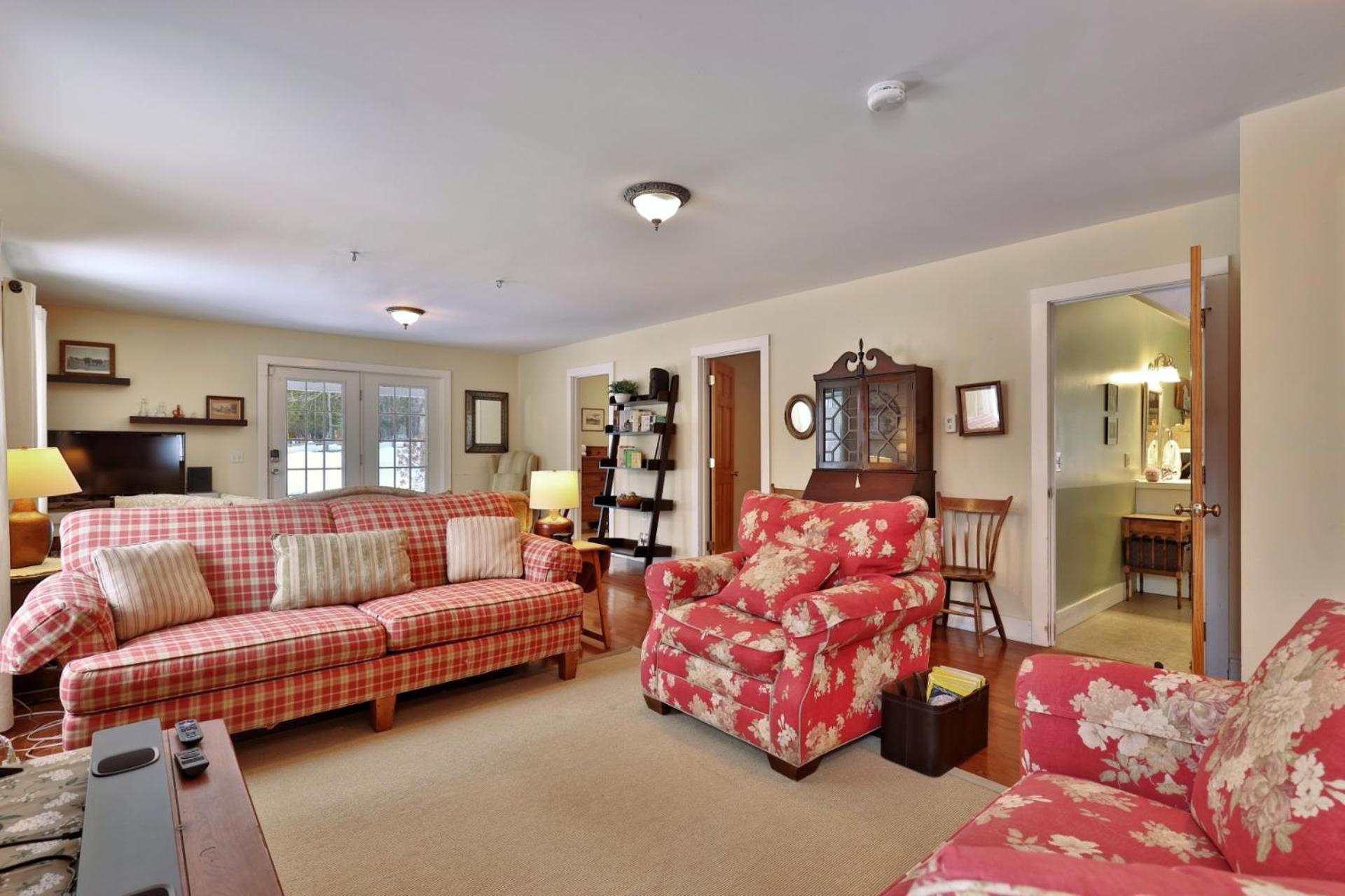 Chittenden Farmhouse - Historic 4BR, 2BA, 20 Min to Skiing, 7 Min to Mountaintop Resort
