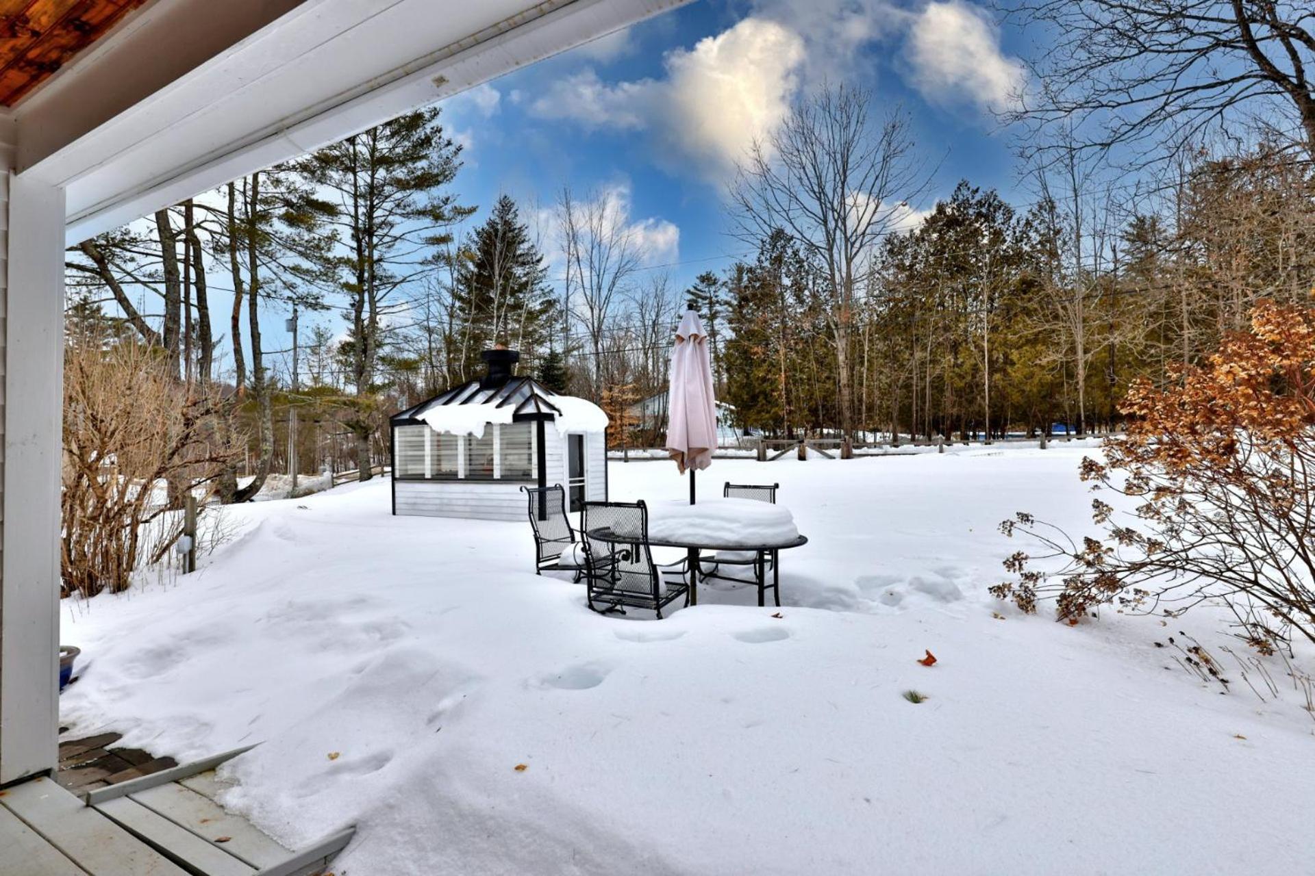Chittenden Farmhouse - Historic 4BR, 2BA, 20 Min to Skiing, 7 Min to Mountaintop Resort