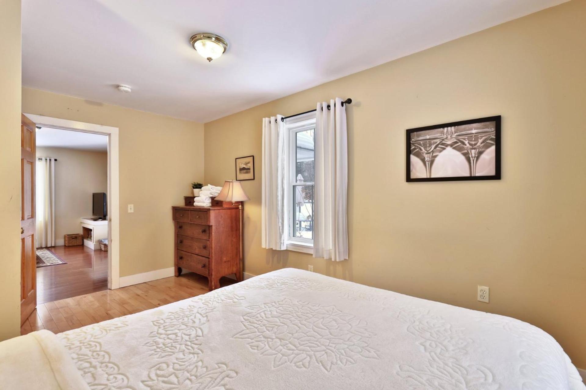 Chittenden Farmhouse - Historic 4BR, 2BA, 20 Min to Skiing, 7 Min to Mountaintop Resort