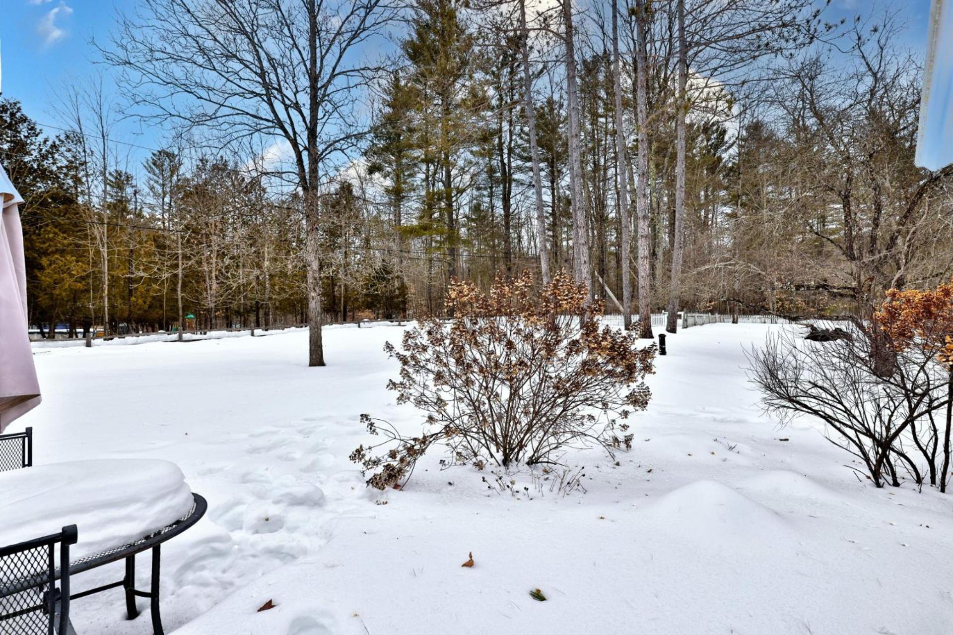 Chittenden Farmhouse - Historic 4BR, 2BA, 20 Min to Skiing, 7 Min to Mountaintop Resort