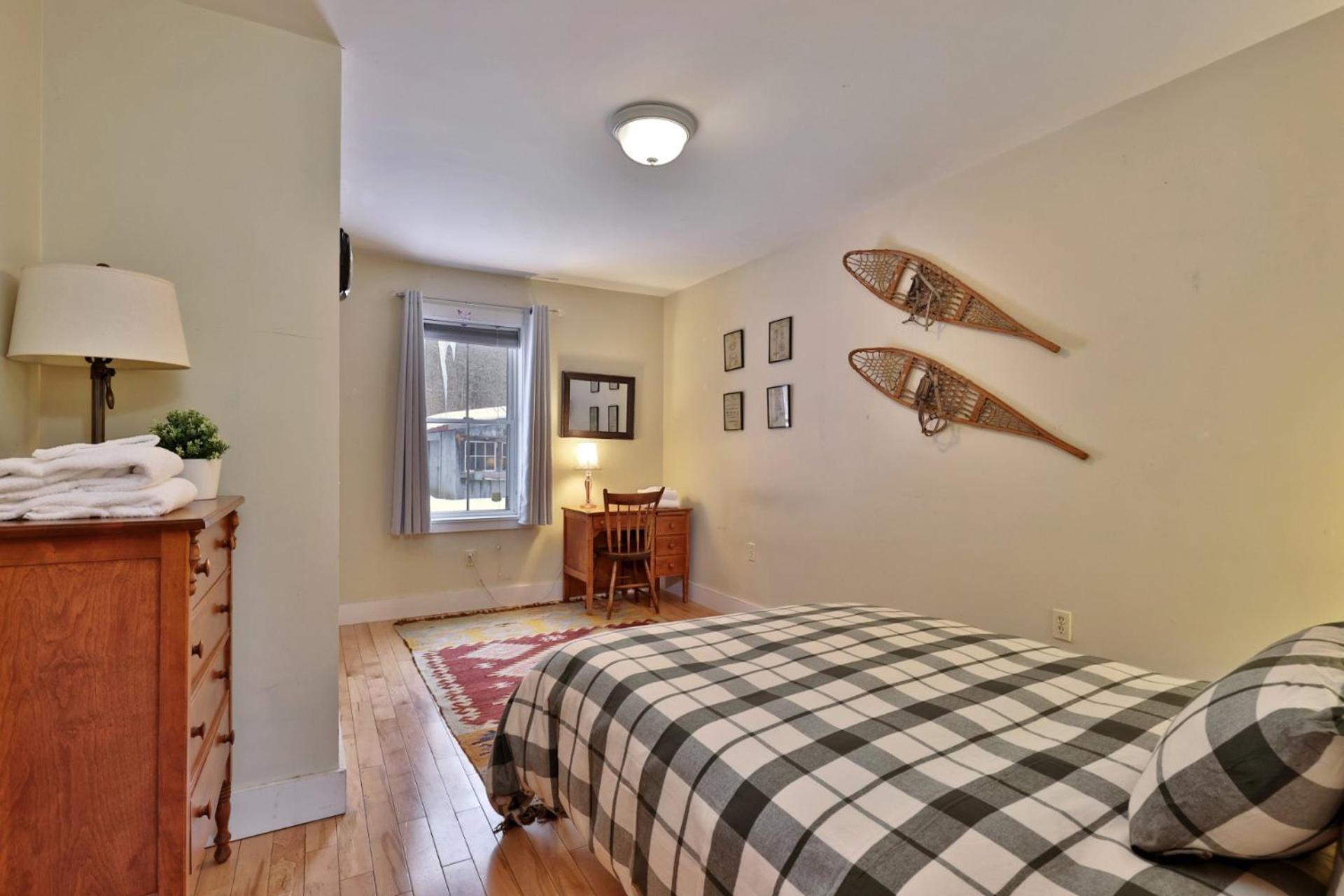 Chittenden Farmhouse - Historic 4BR, 2BA, 20 Min to Skiing, 7 Min to Mountaintop Resort