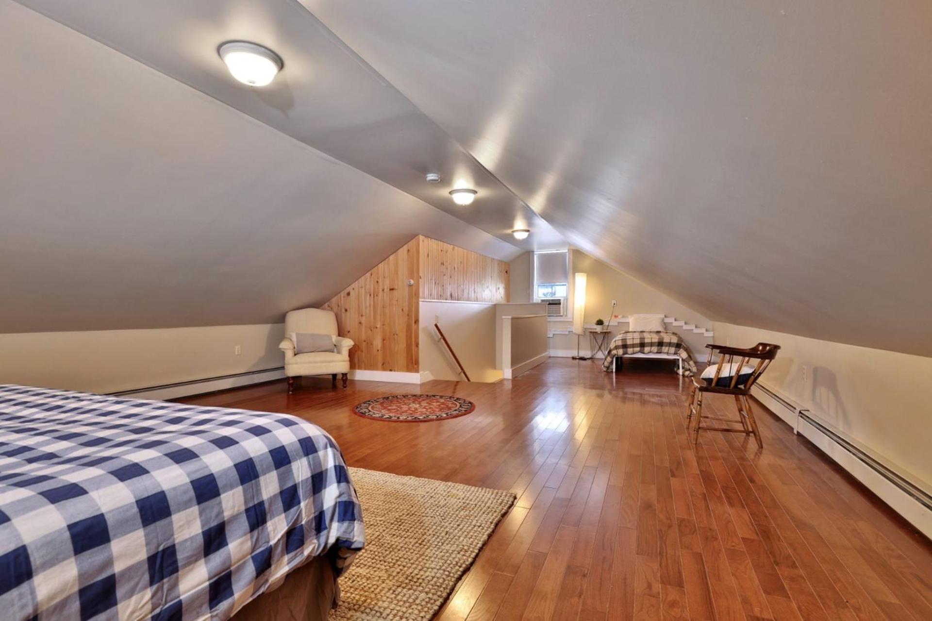 Chittenden Farmhouse - Historic 4BR, 2BA, 20 Min to Skiing, 7 Min to Mountaintop Resort