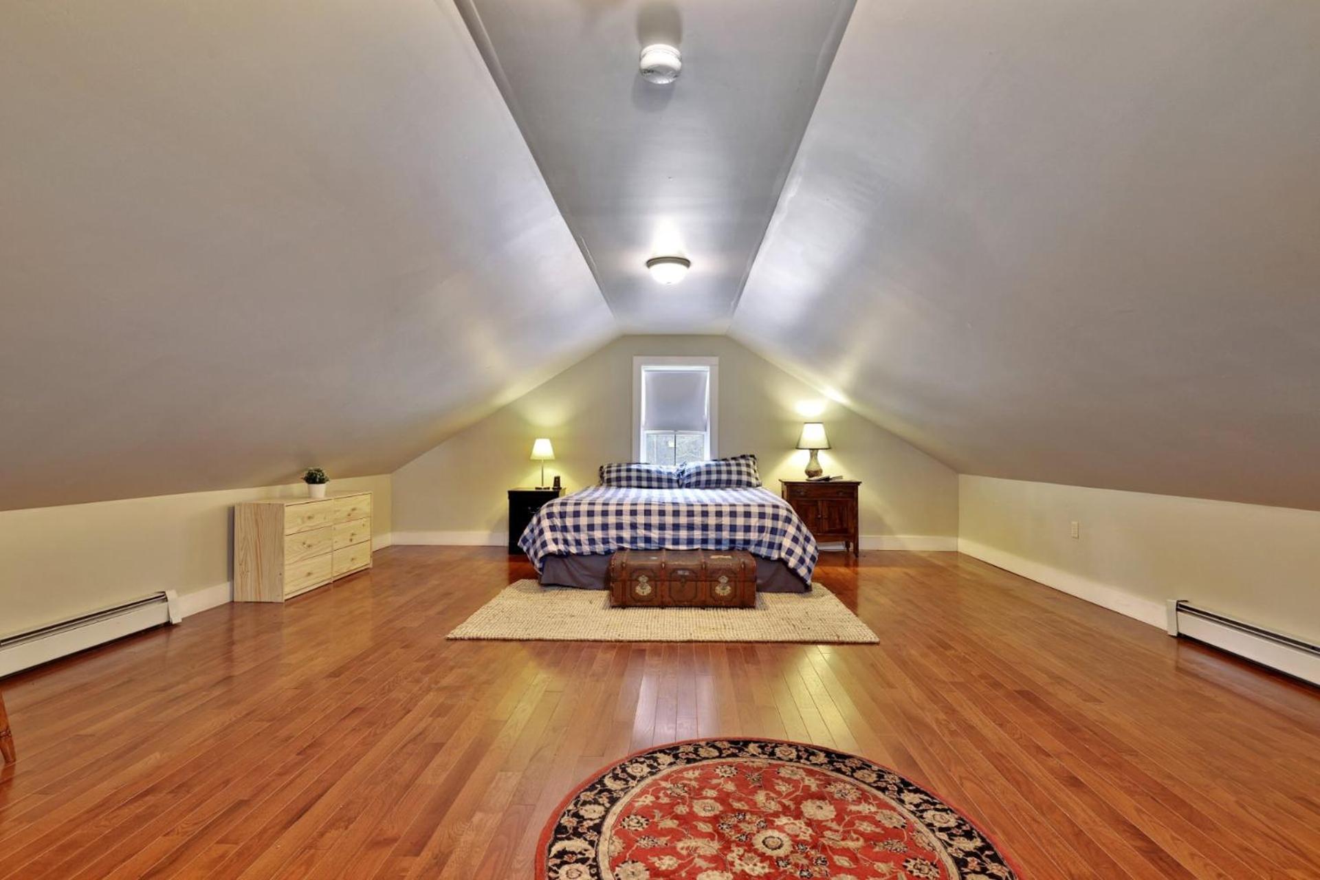 Chittenden Farmhouse - Historic 4BR, 2BA, 20 Min to Skiing, 7 Min to Mountaintop Resort