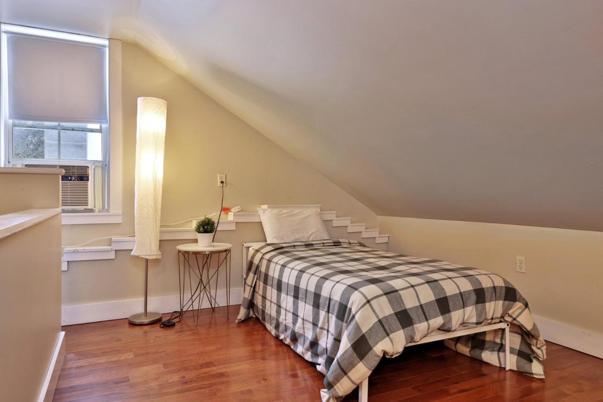 Chittenden Farmhouse - Historic 4BR, 2BA, 20 Min to Skiing, 7 Min to Mountaintop Resort