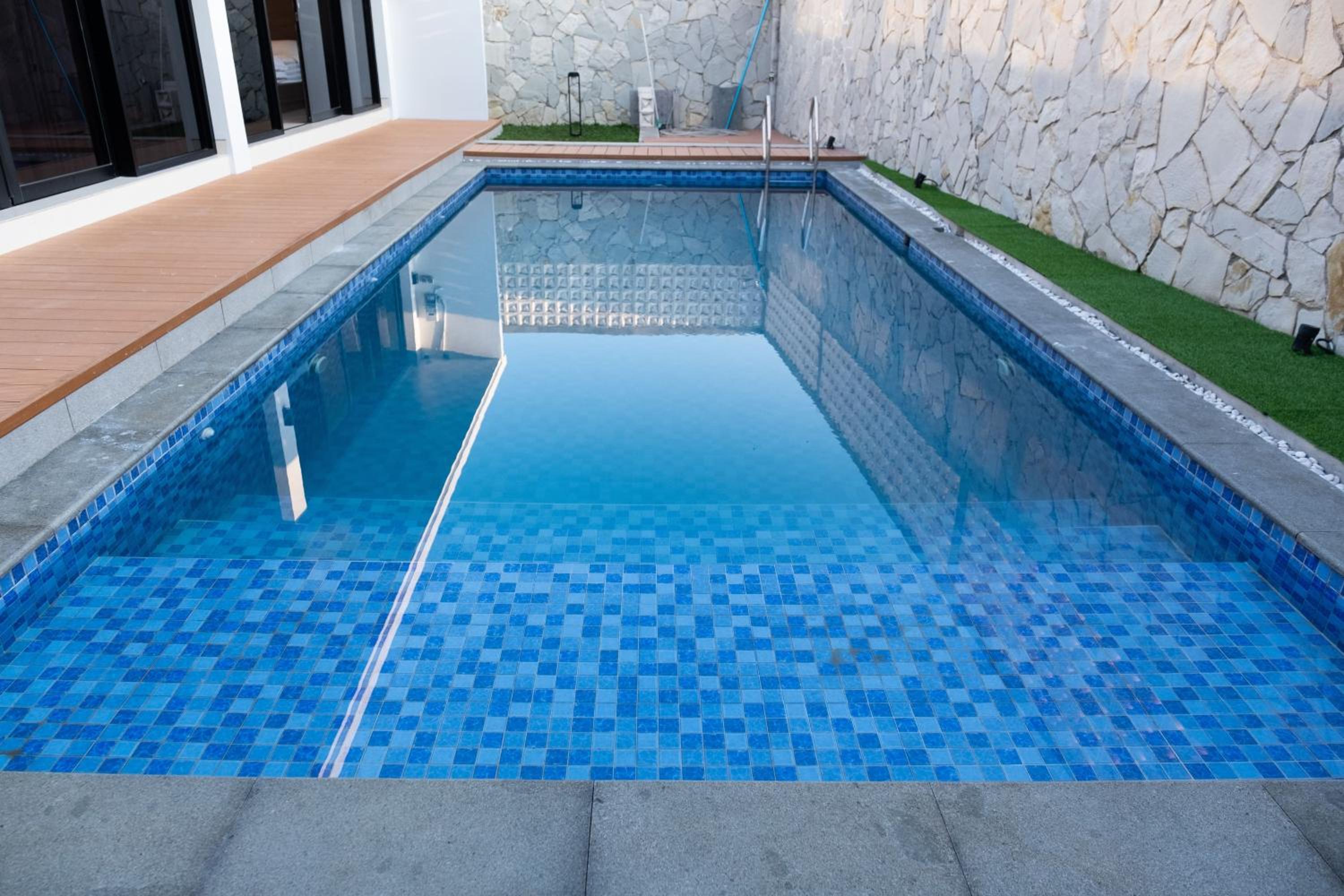 Odetta Villa Puncak - Kolam Renang Private