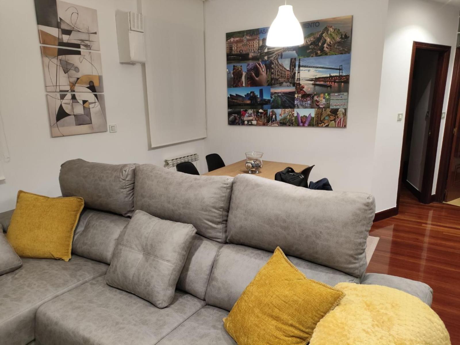 Nuevo, junto al Ayuntamiento y Casco Viejo
