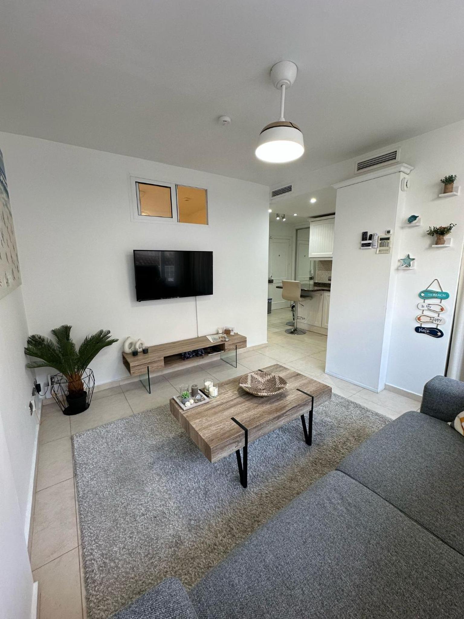 Modern 1BR Walk to Beach, Casino & Puerto Banús