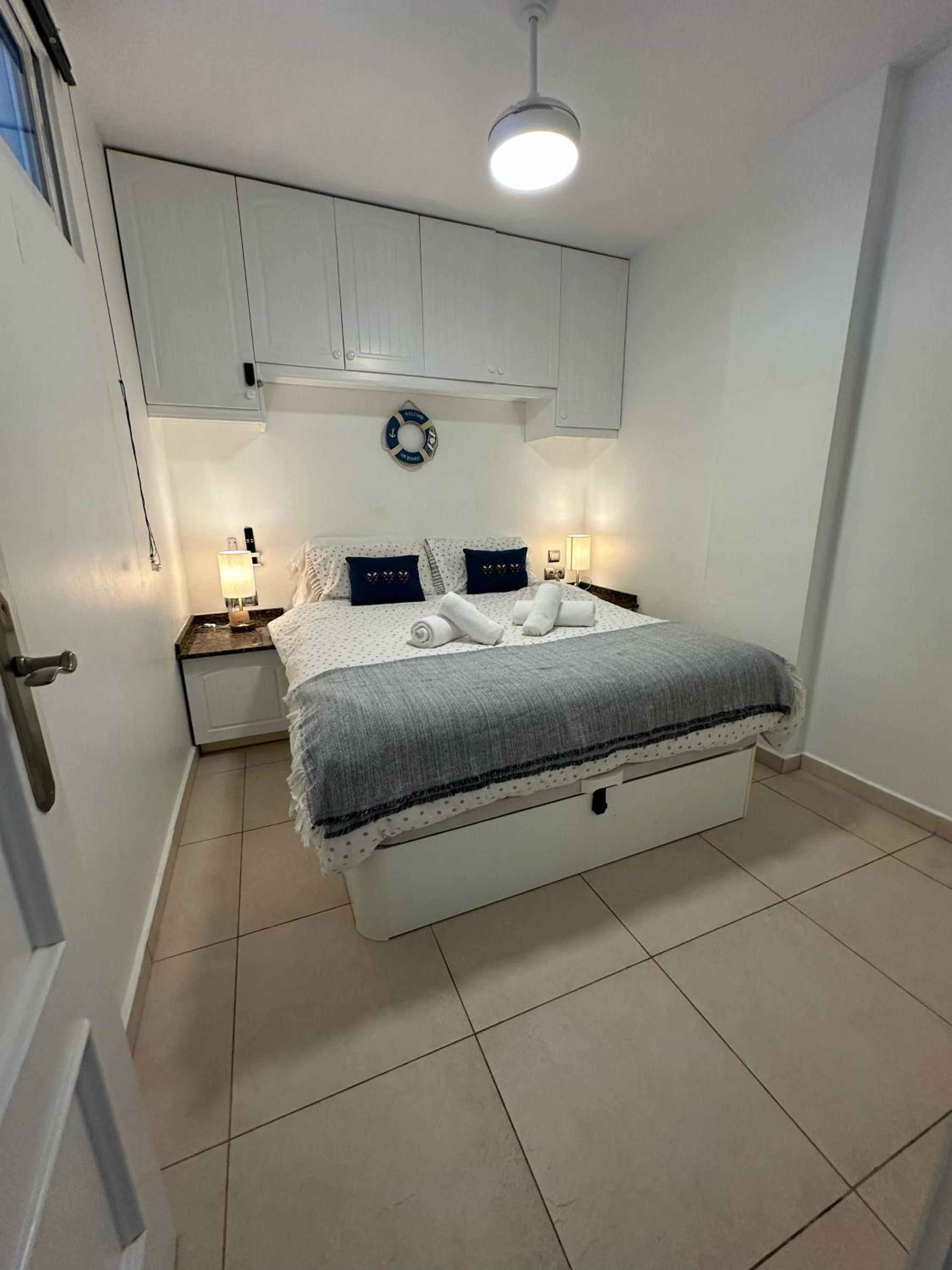 Modern 1BR Walk to Beach, Casino & Puerto Banús