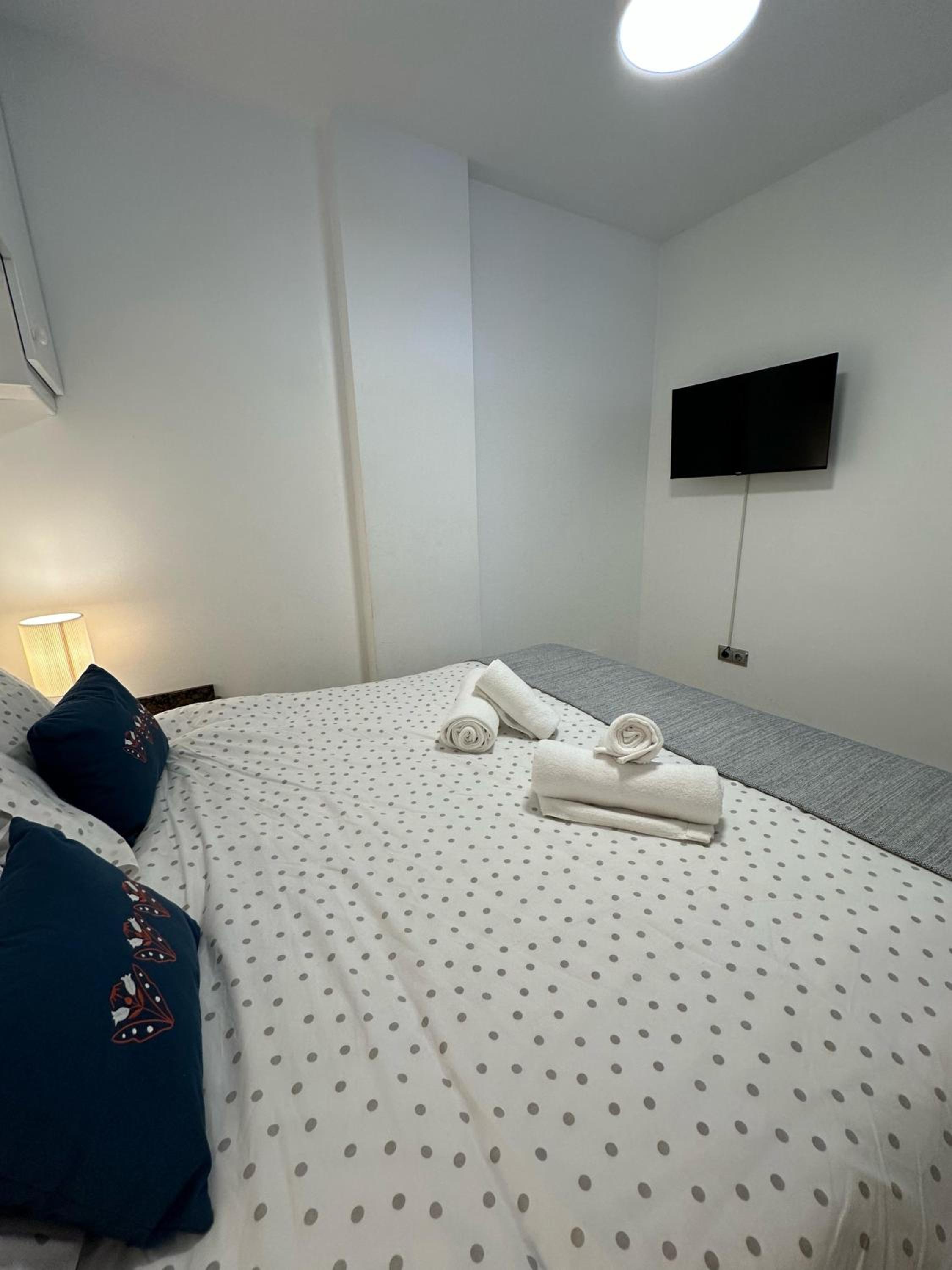 Modern 1BR Walk to Beach, Casino & Puerto Banús