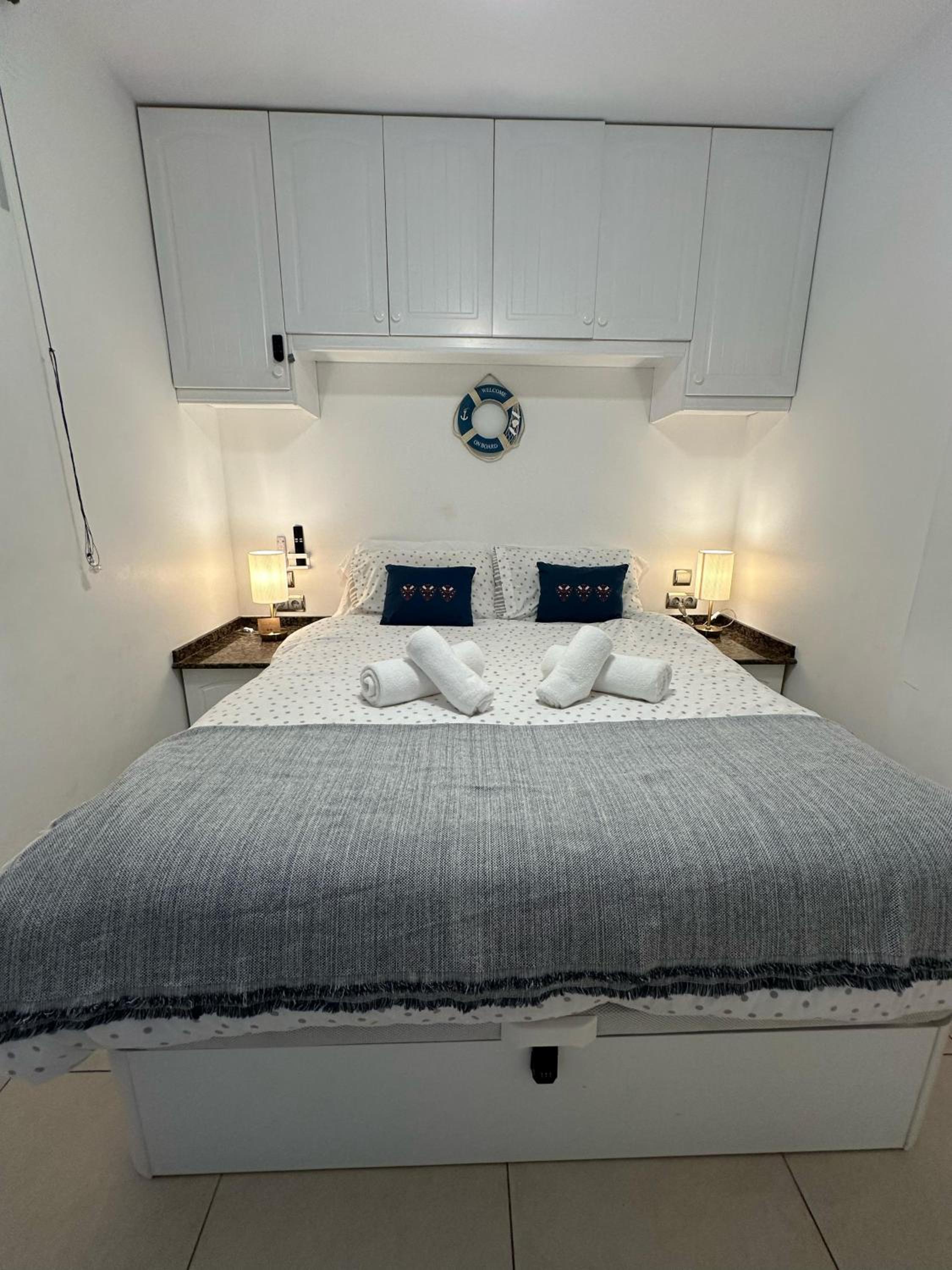 Modern 1BR Walk to Beach, Casino & Puerto Banús