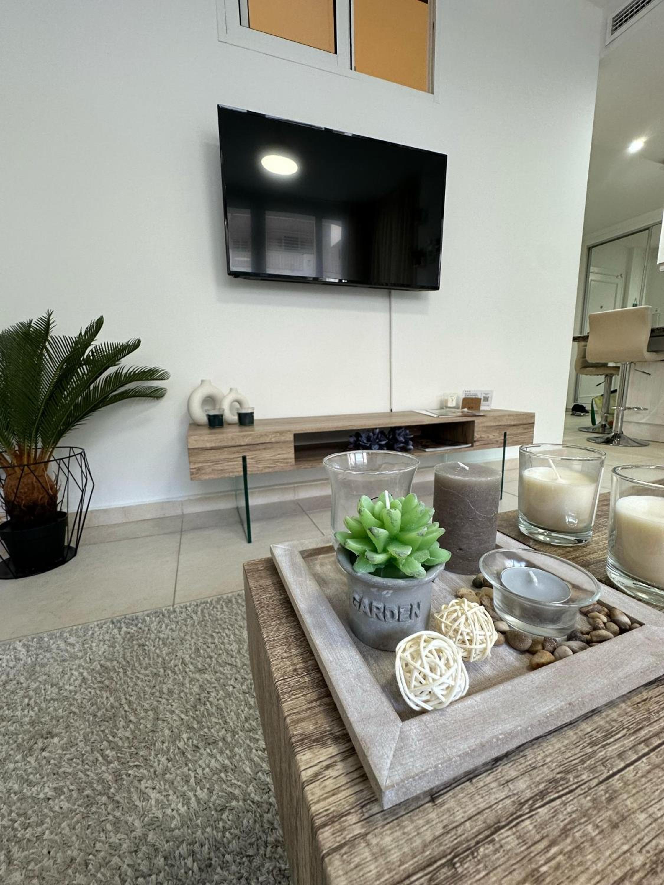 Modern 1BR Walk to Beach, Casino & Puerto Banús
