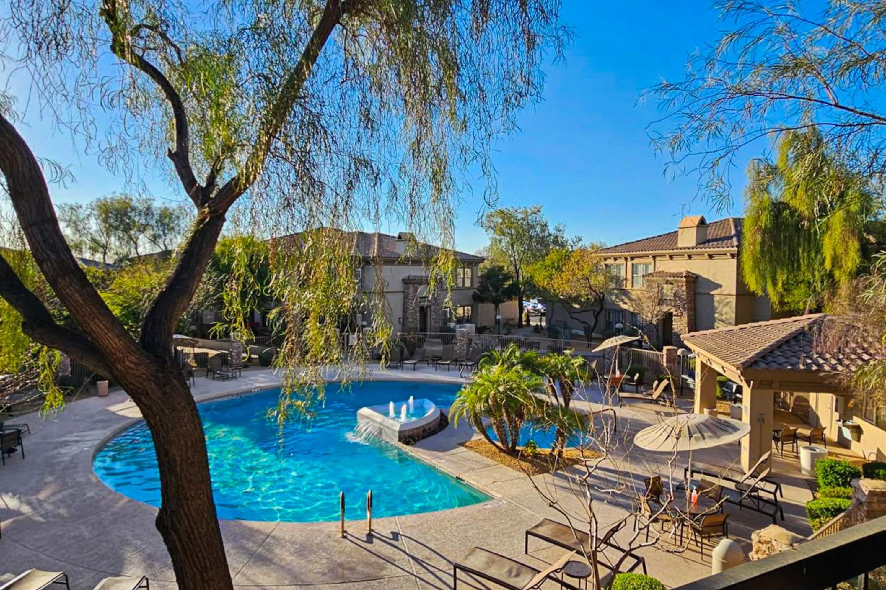Balcony and Pool Access! Extended Stay in Scottsdale
