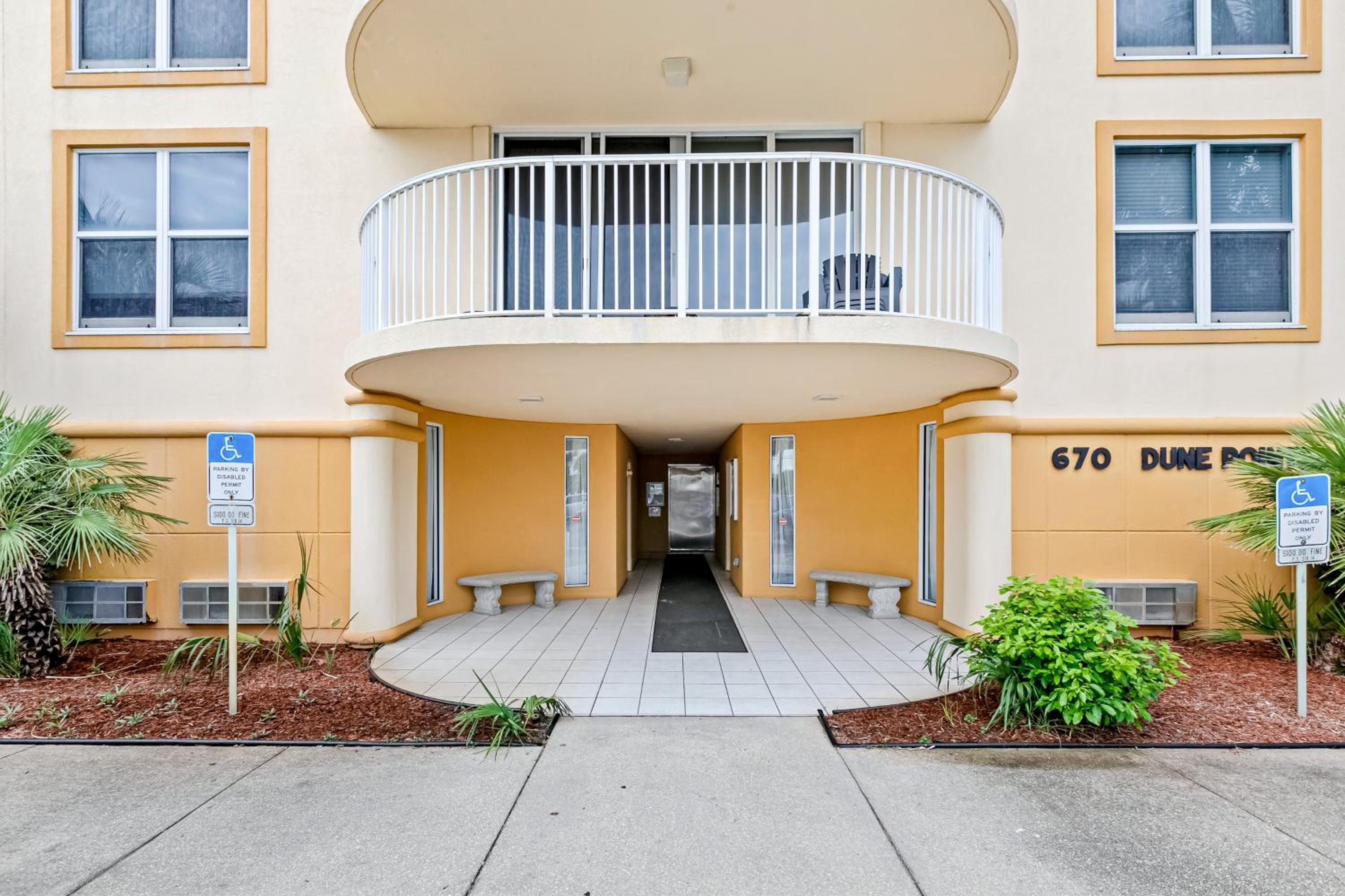 Beachfront Florida Penthouse with Pool Access!