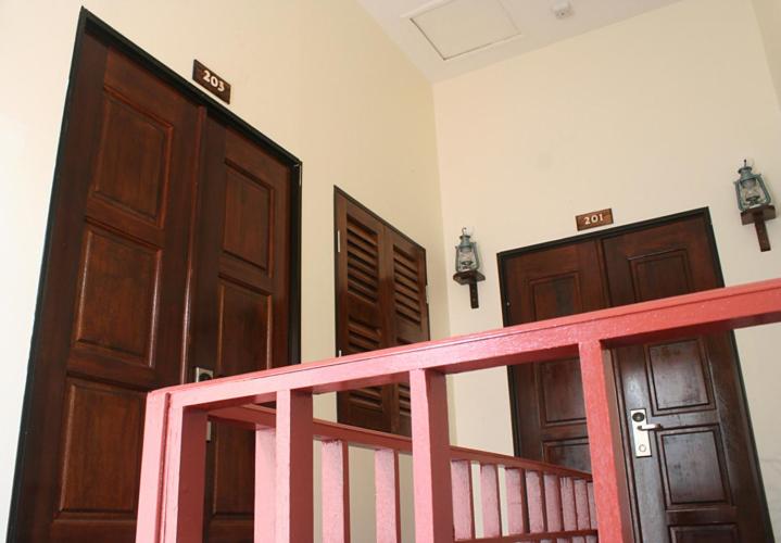 Red Inn Court