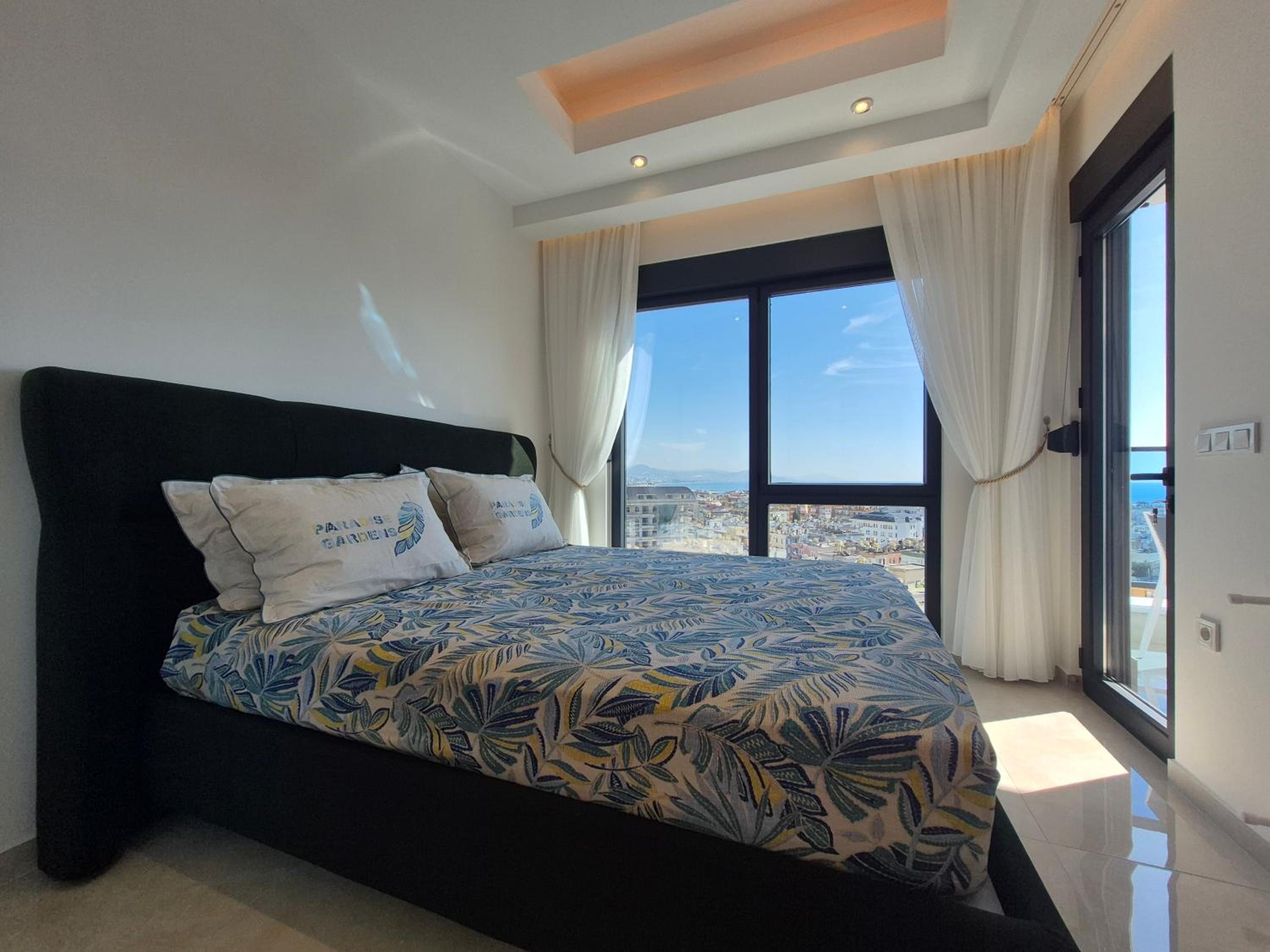Luxury apartment with panoramic sea view emerald
