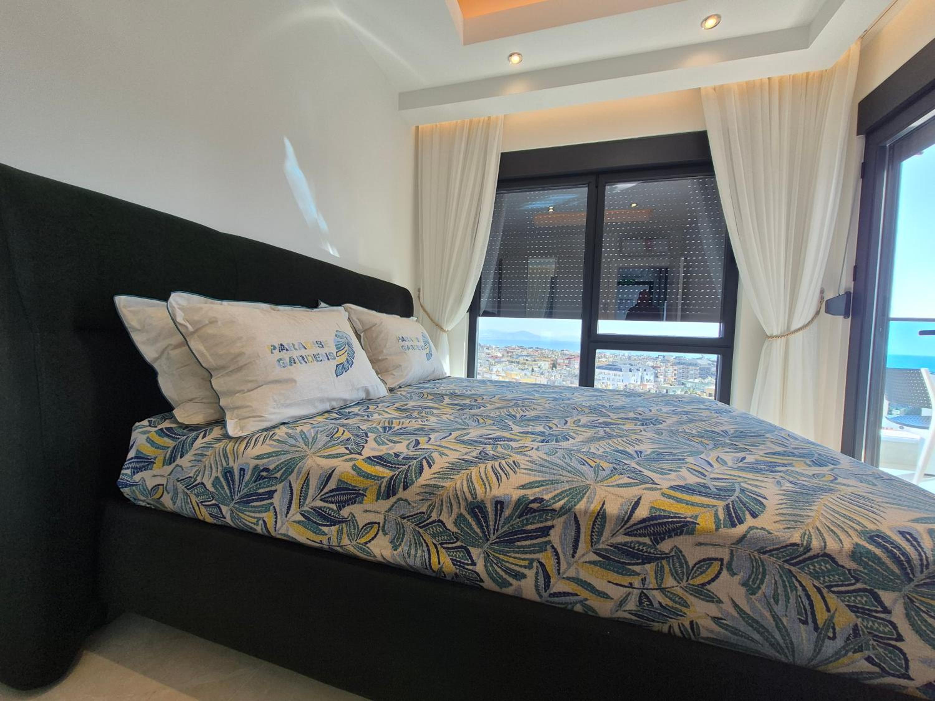 Luxury apartment with panoramic sea view emerald