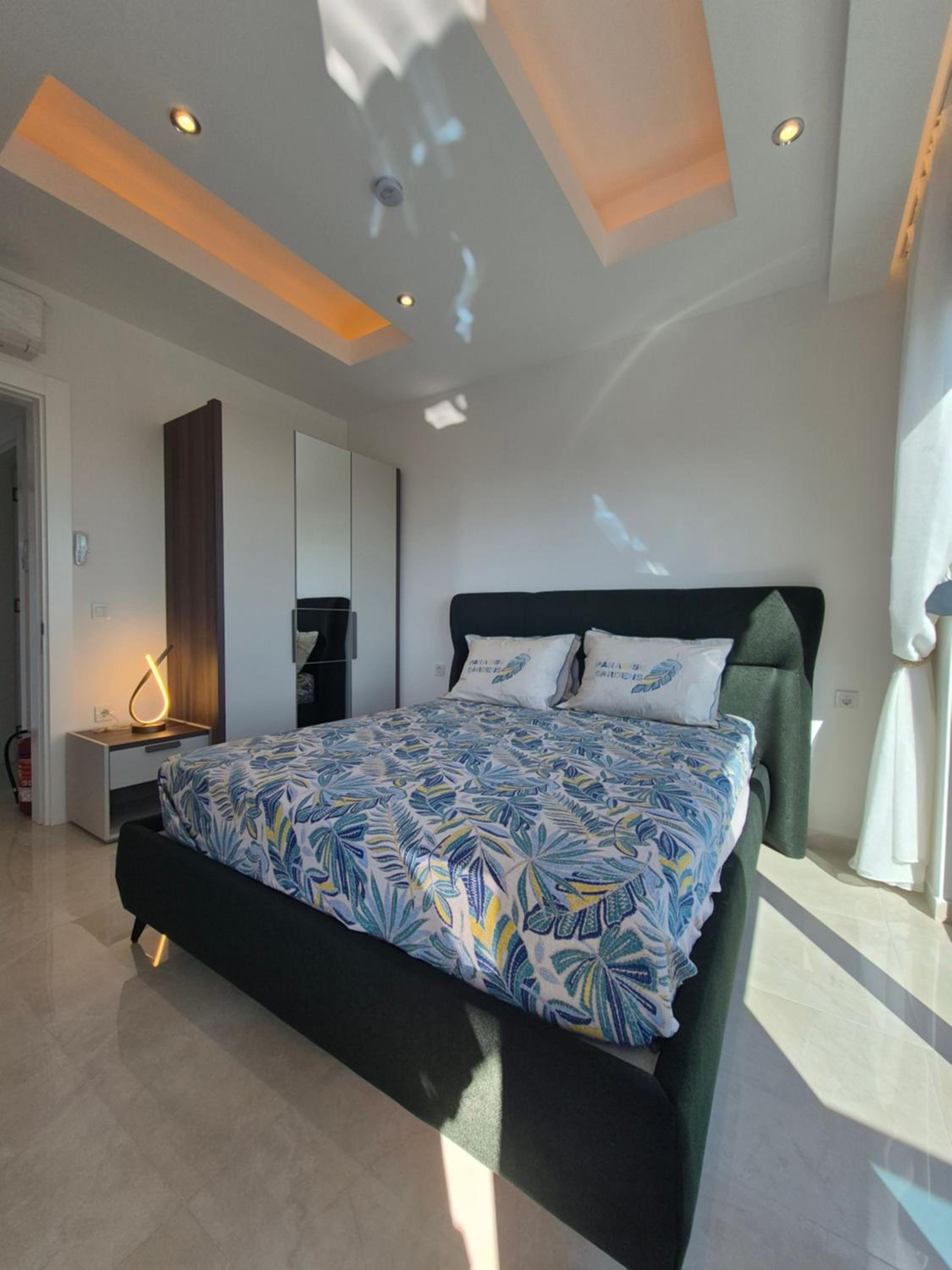 Luxury apartment with panoramic sea view emerald
