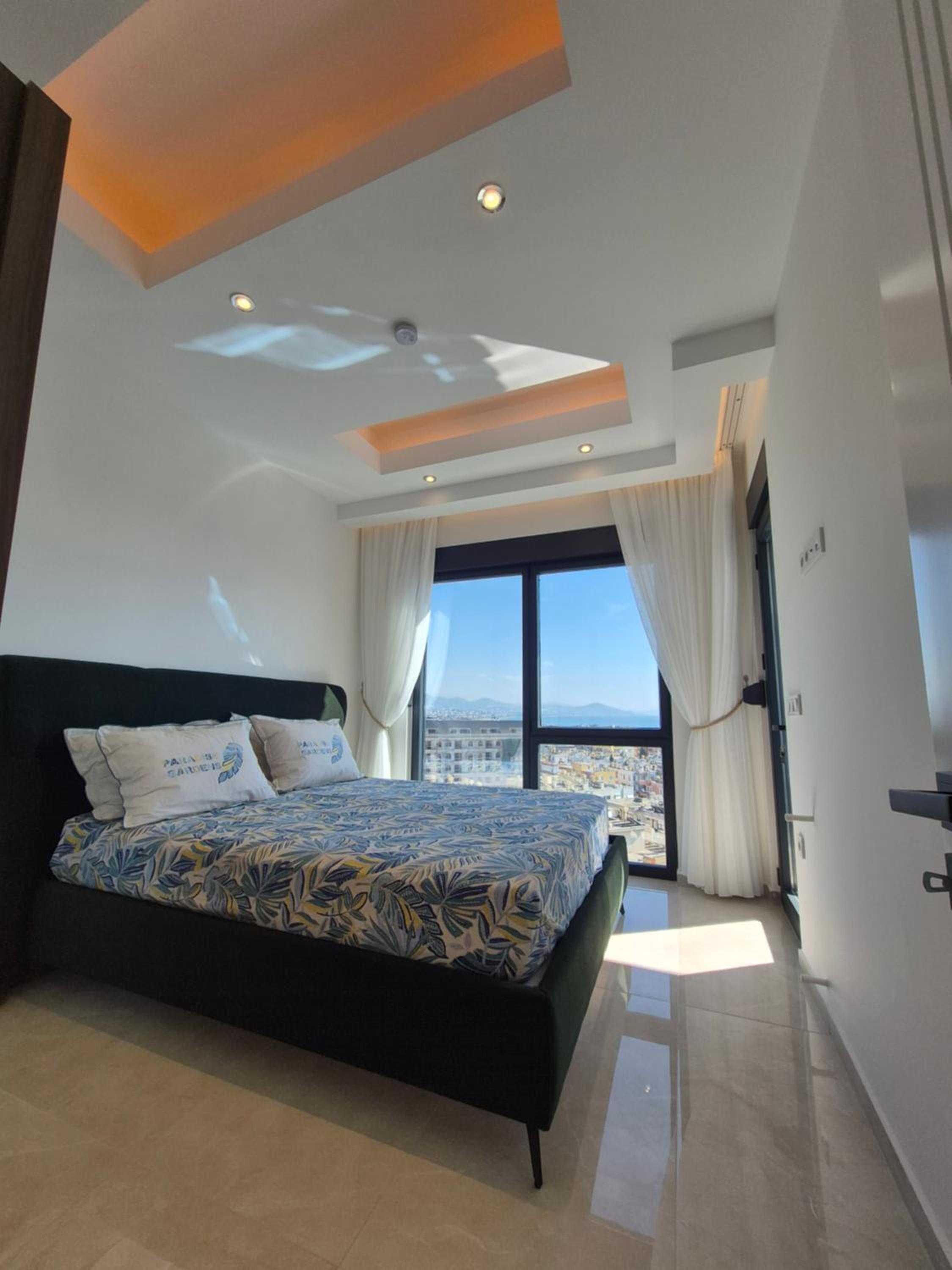 Luxury apartment with panoramic sea view emerald